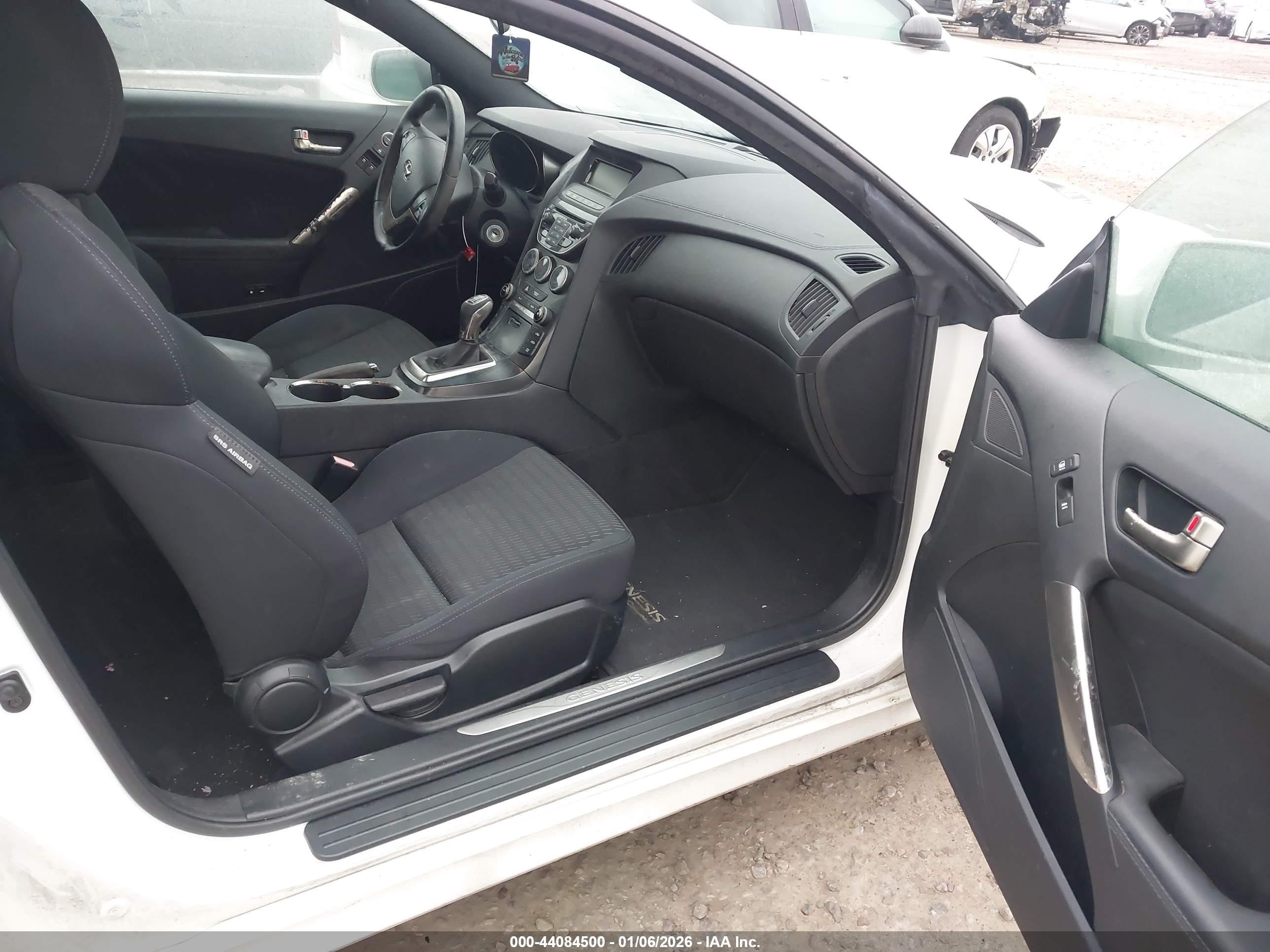 HYUNDAI GENESIS image 5
