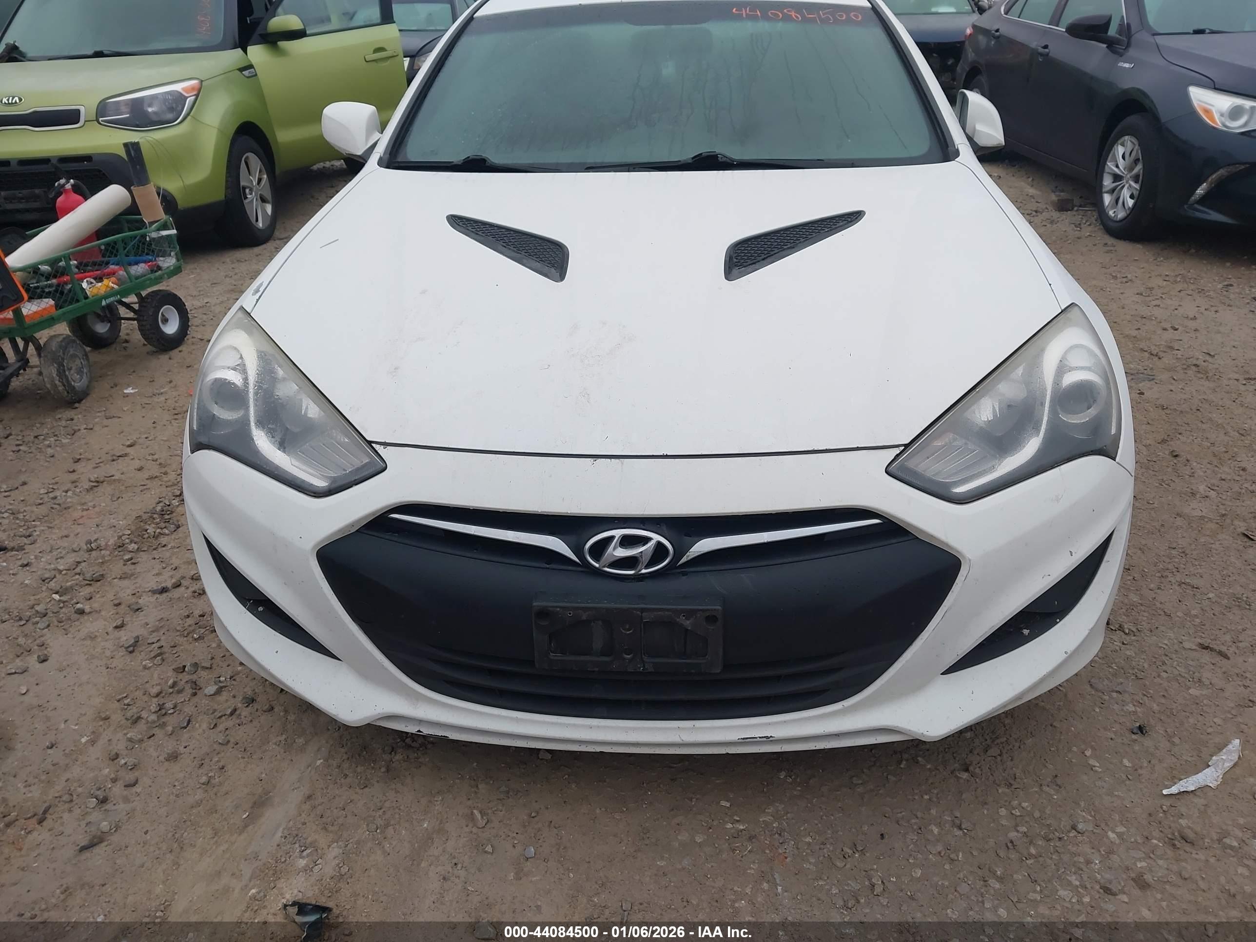 HYUNDAI GENESIS image 6