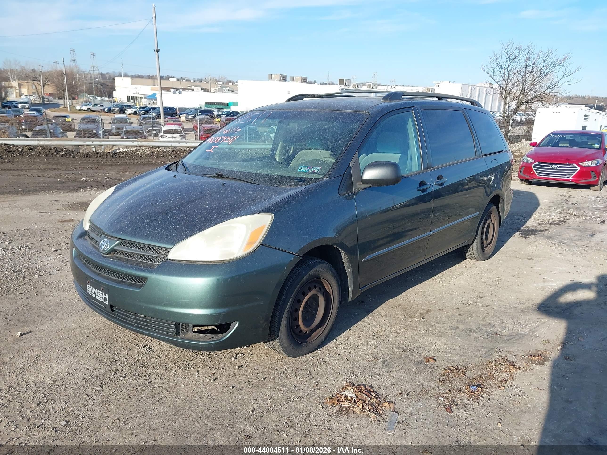 TOYOTA SIENNA image 2