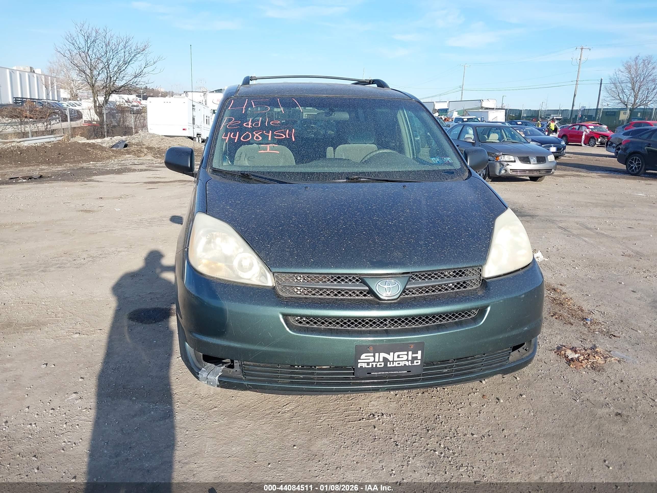 TOYOTA SIENNA image 6