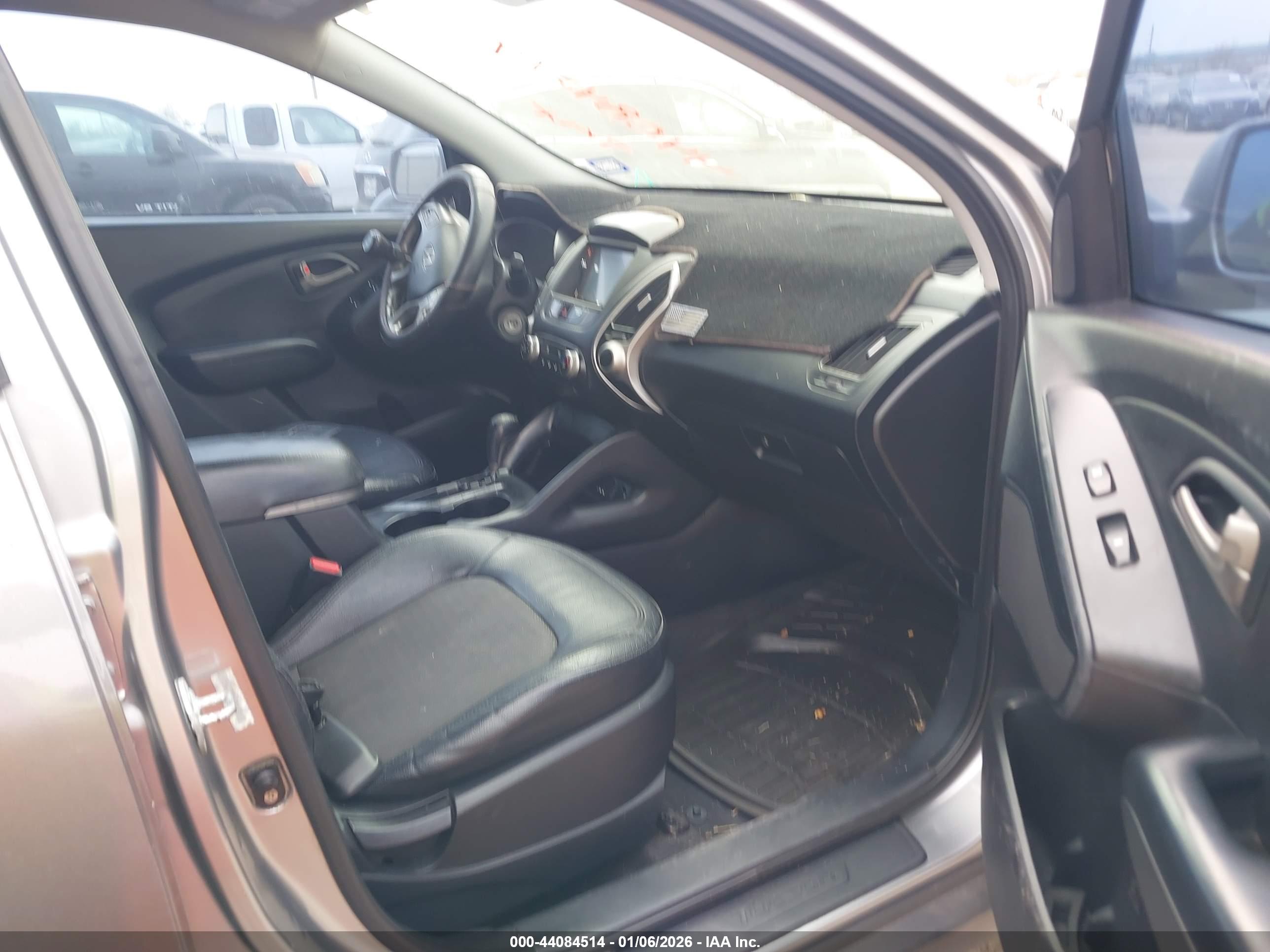 HYUNDAI TUCSON image 5