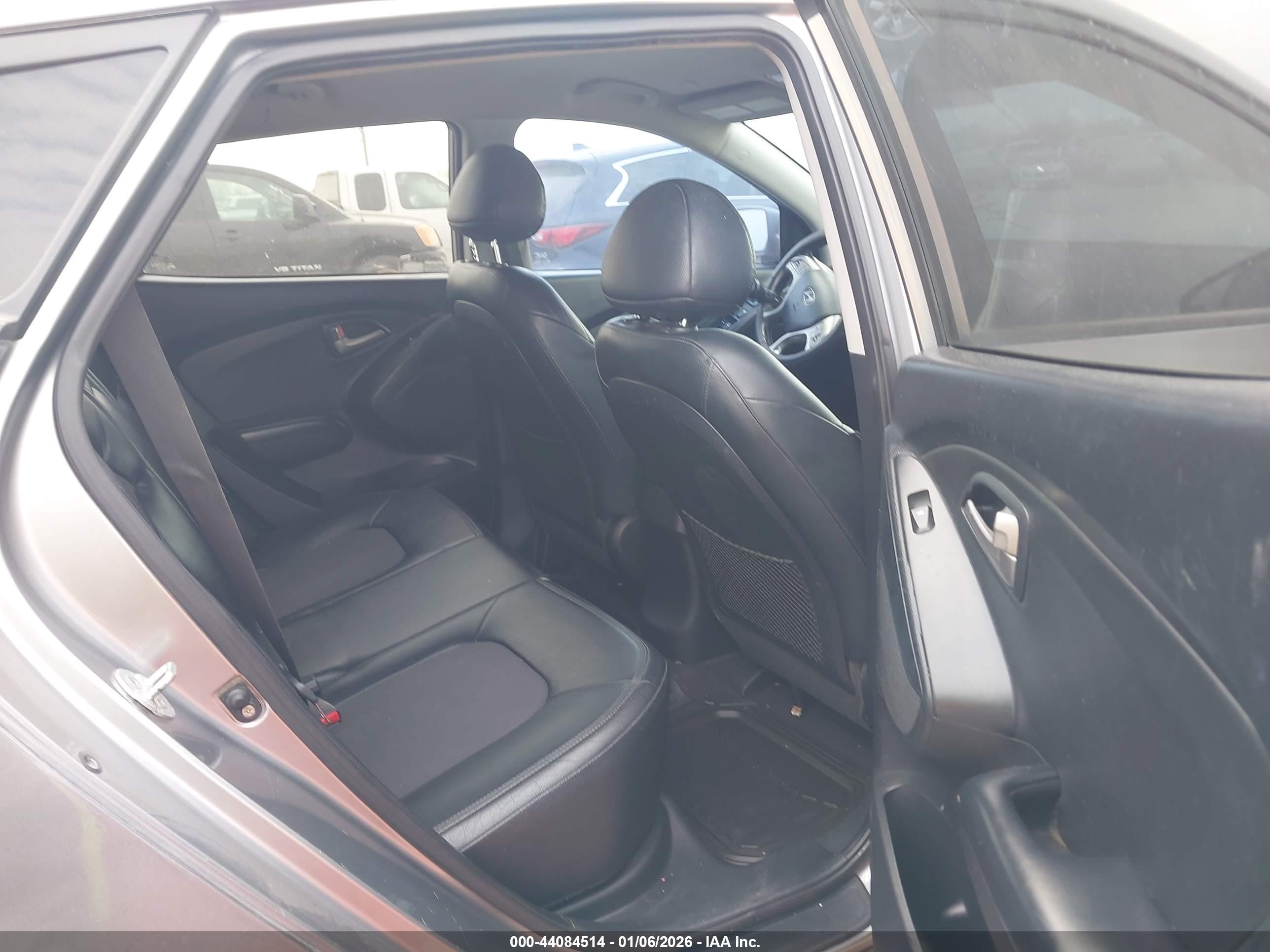 HYUNDAI TUCSON image 8