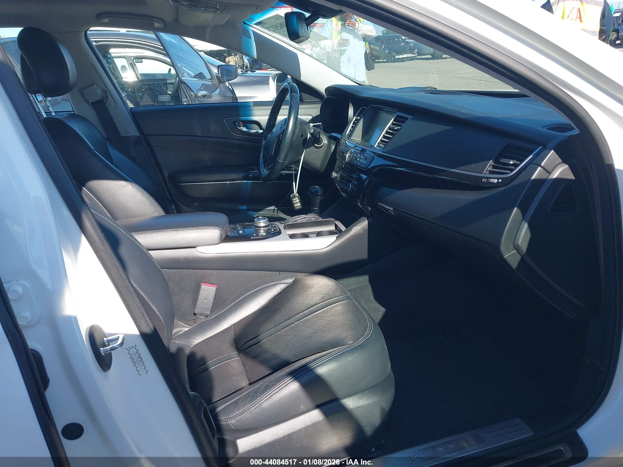 KIA K900 image 5