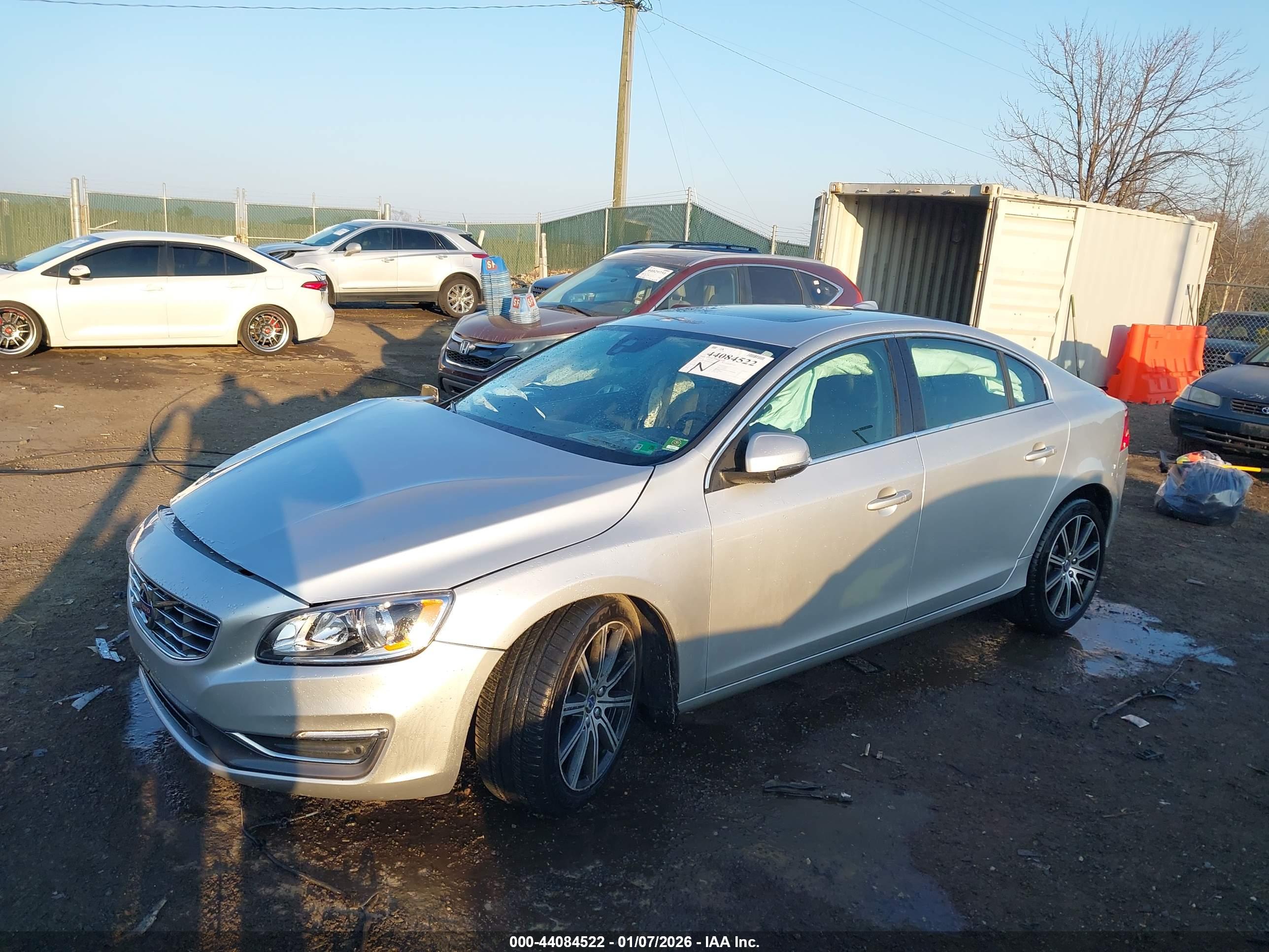 VOLVO S60 image 2