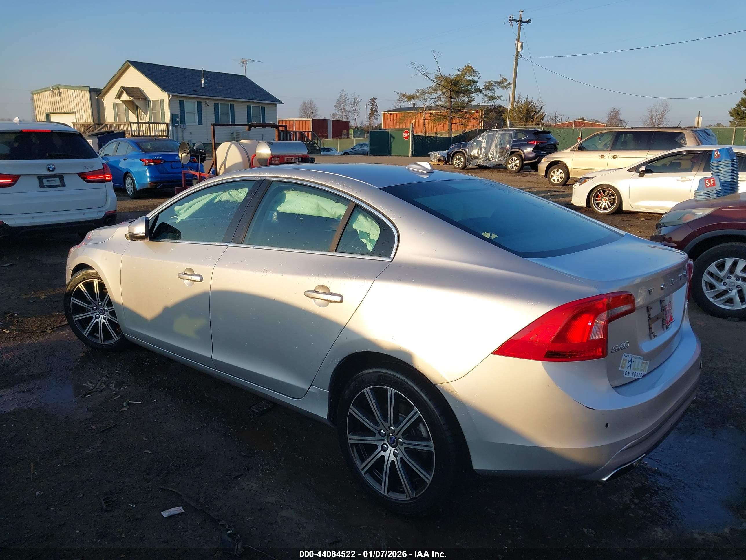 VOLVO S60 image 3