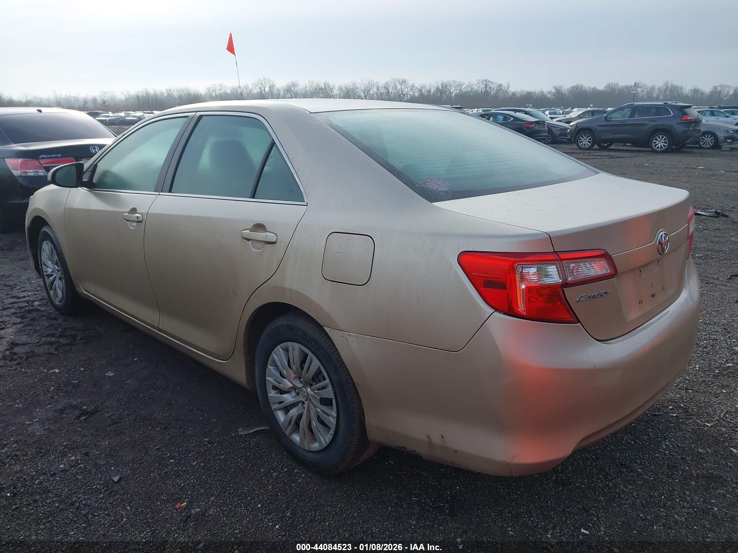 TOYOTA CAMRY image 3