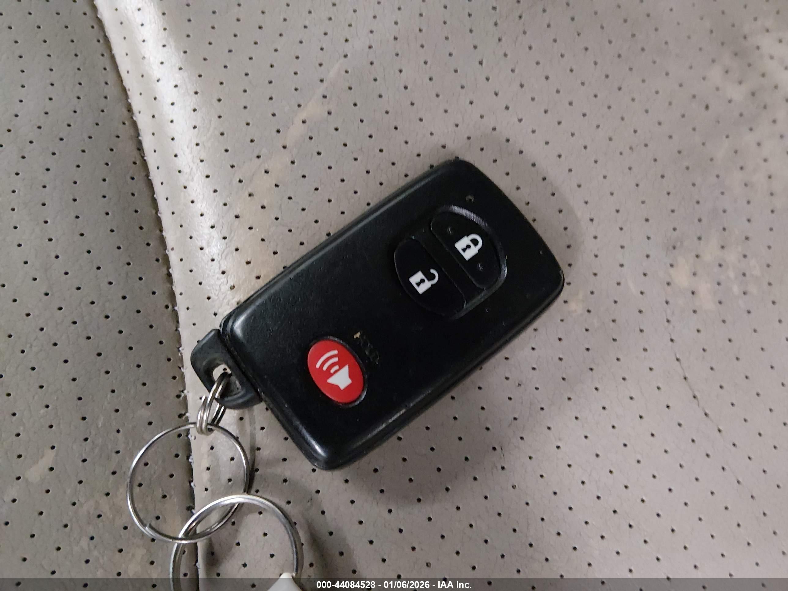 TOYOTA PRIUS image 11