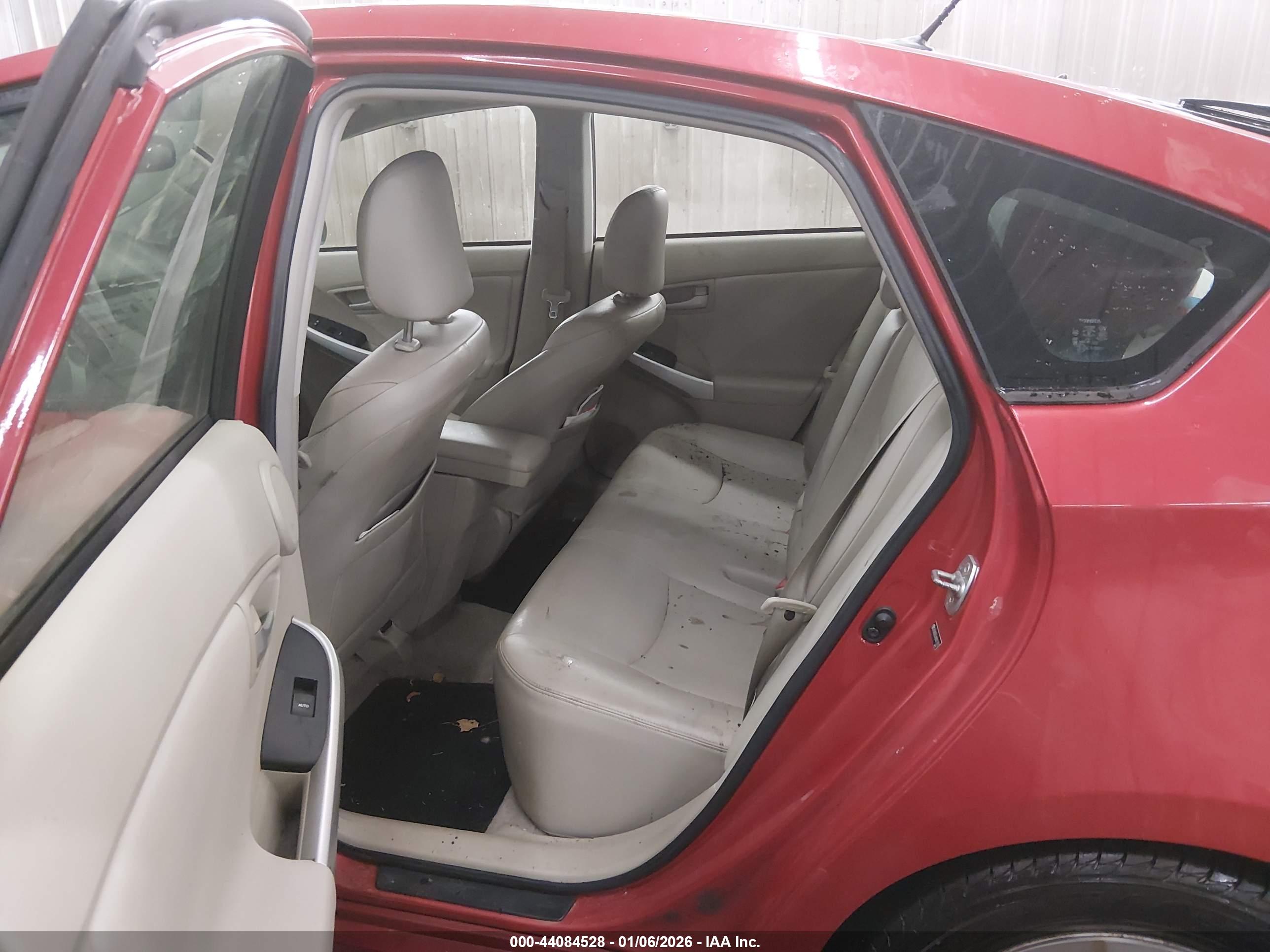 TOYOTA PRIUS image 8
