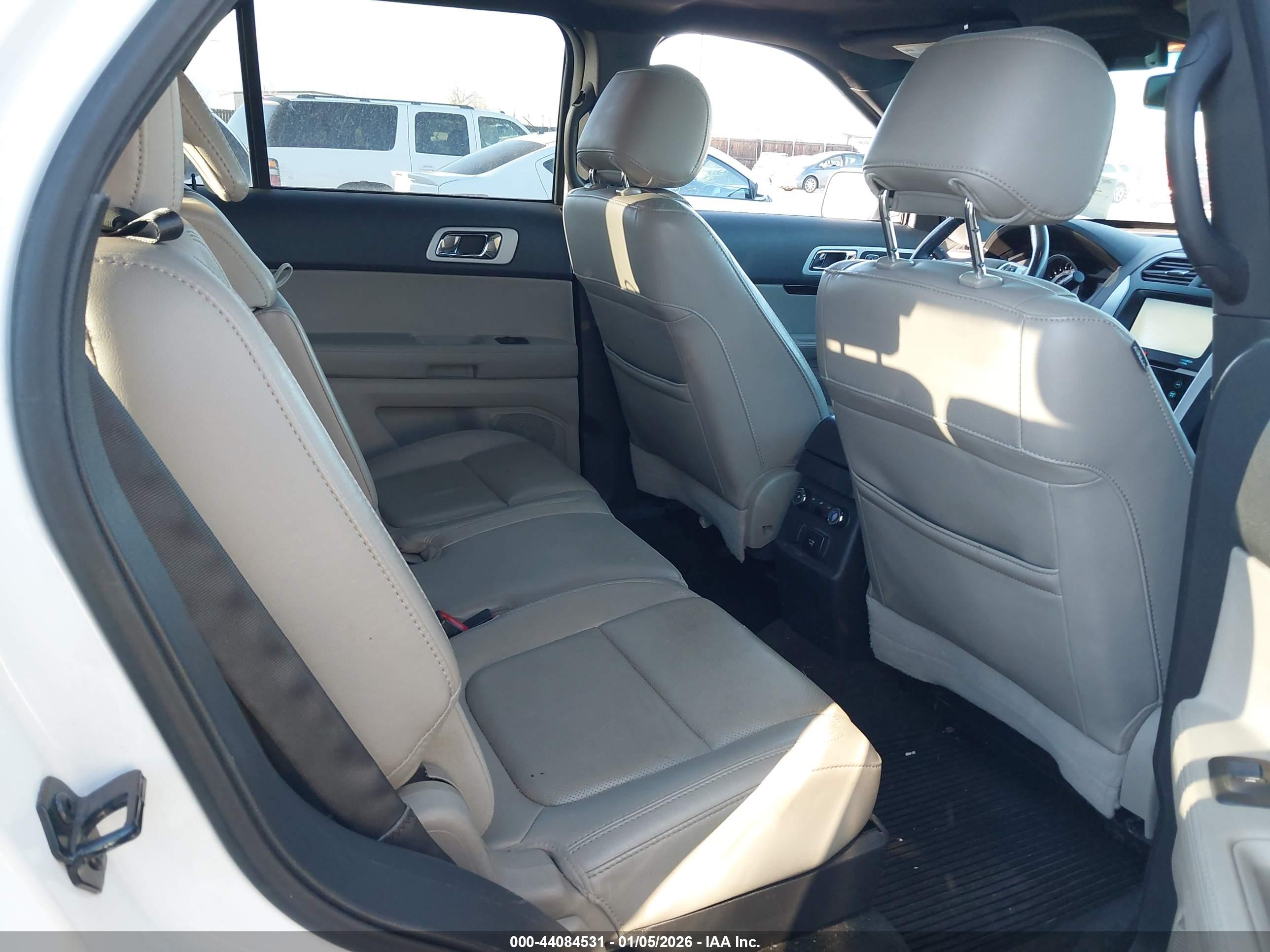 FORD EXPLORER image 8
