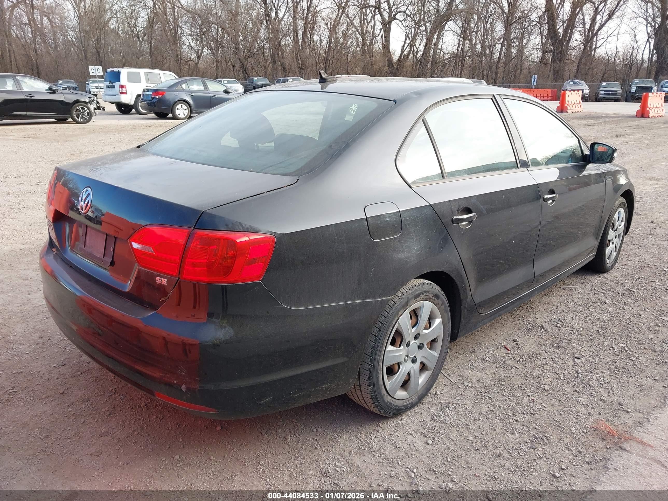 VOLKSWAGEN JETTA image 4
