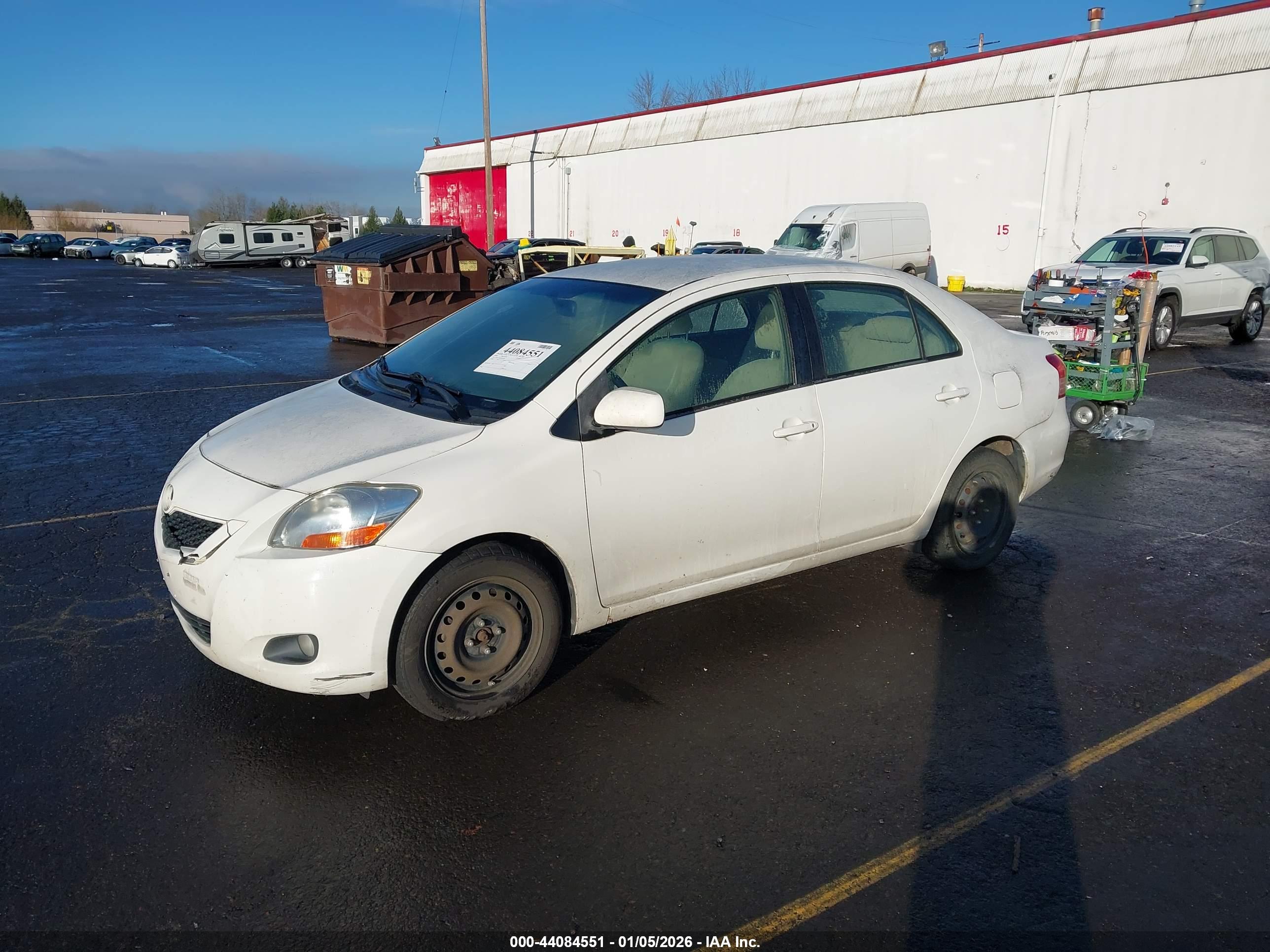 TOYOTA YARIS image 2