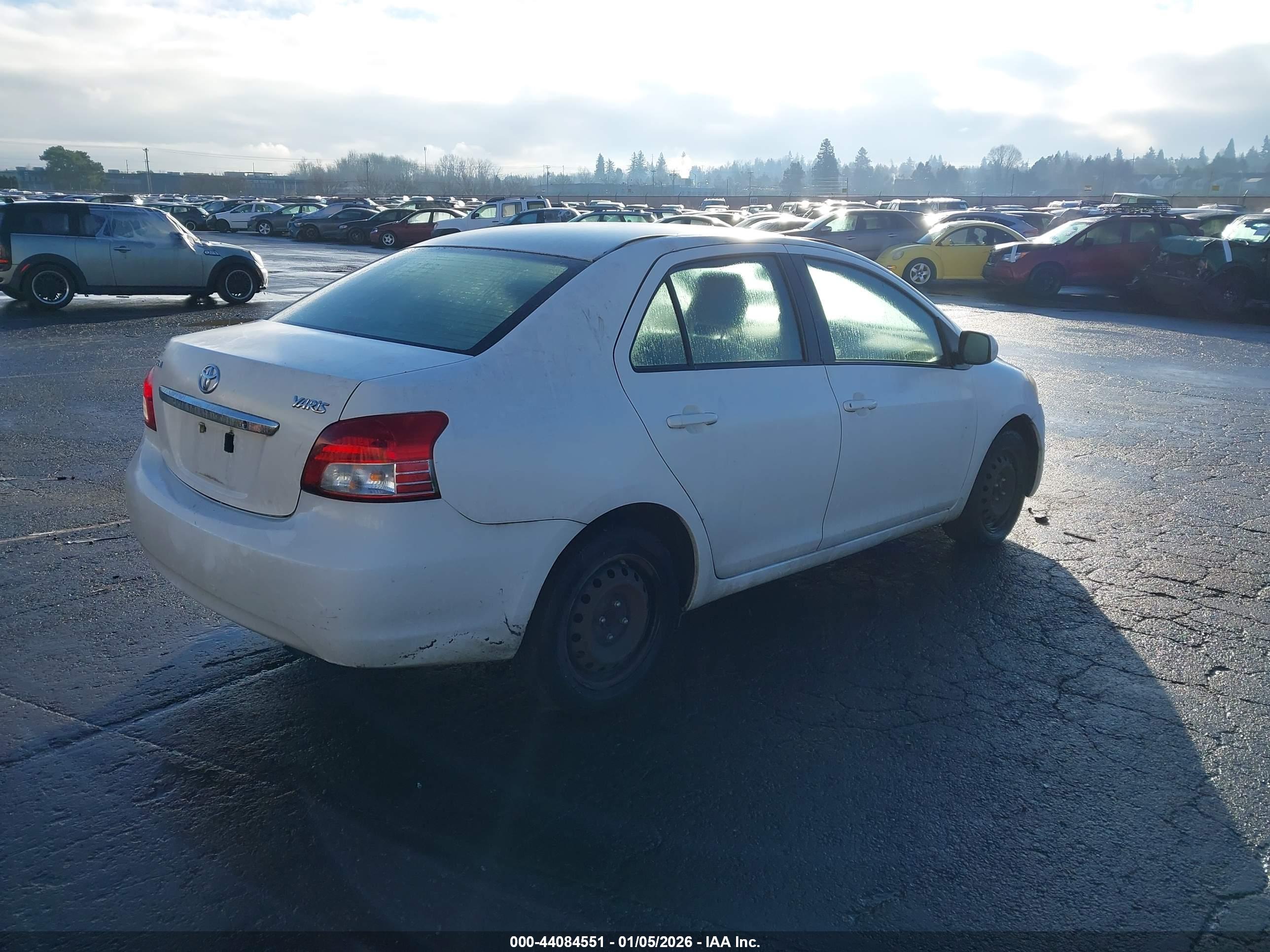 TOYOTA YARIS image 4
