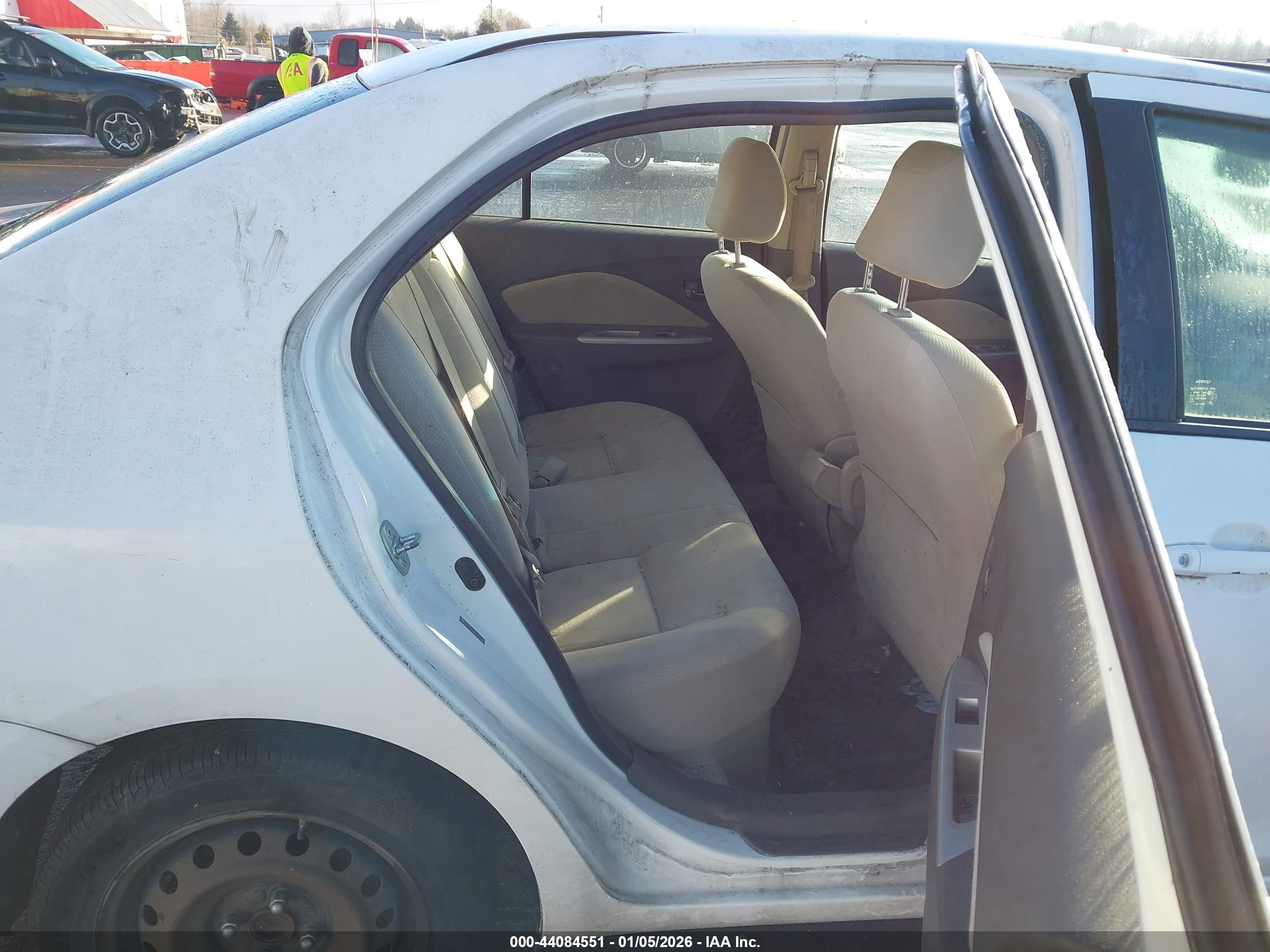 TOYOTA YARIS image 8