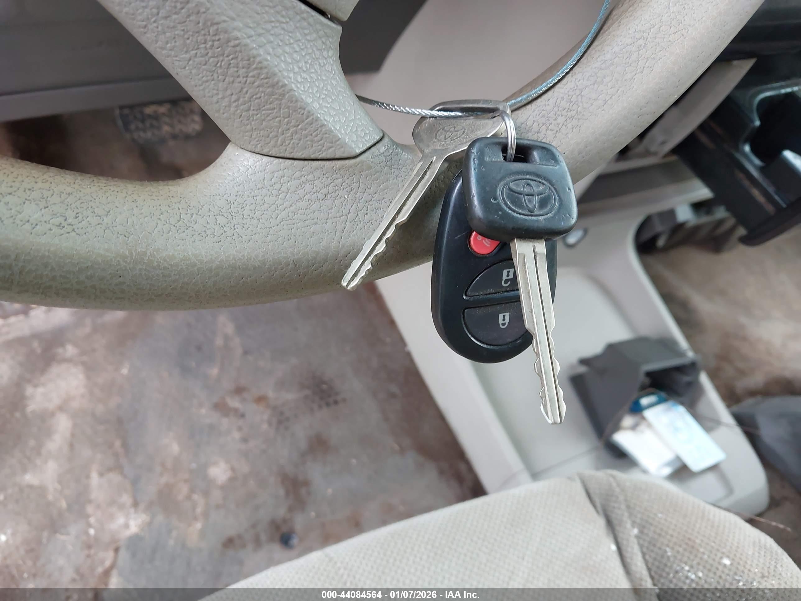 TOYOTA SIENNA image 11