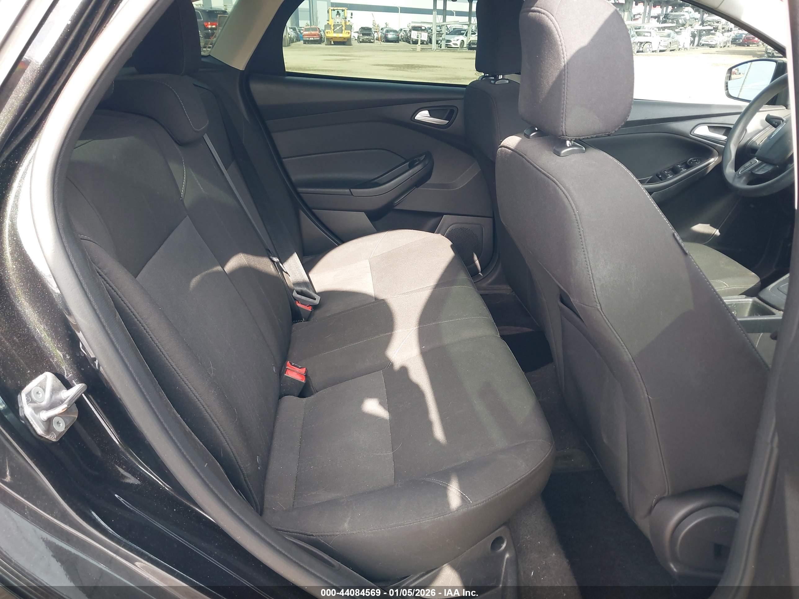 FORD FOCUS image 8