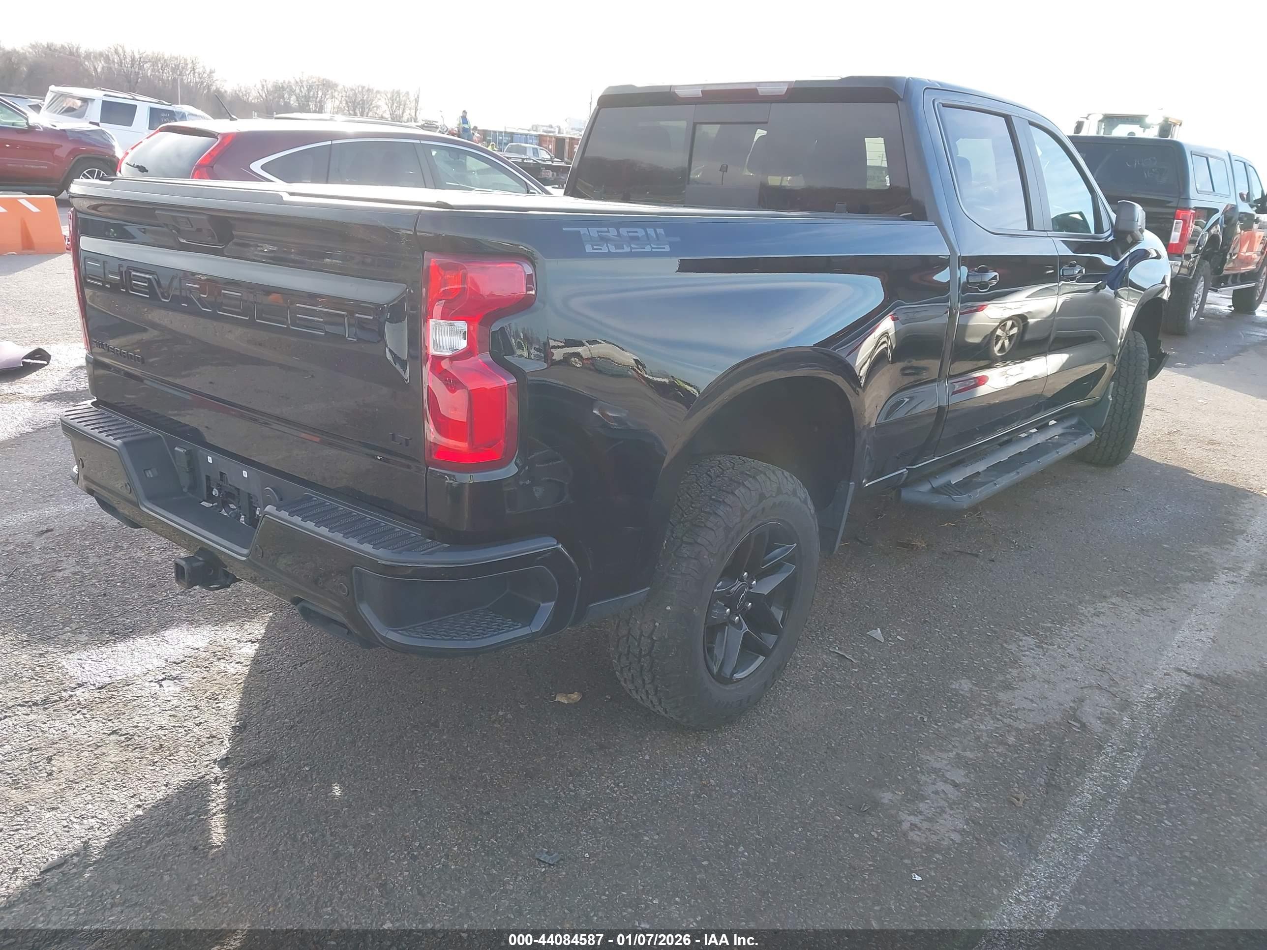 CHEVROLET SILVERADO image 4