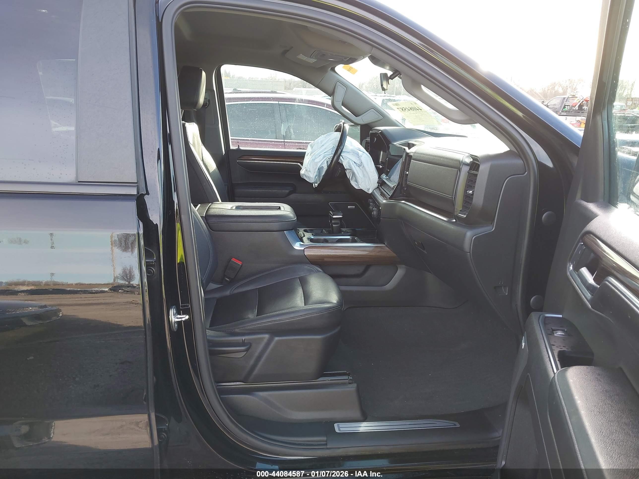 CHEVROLET SILVERADO image 5