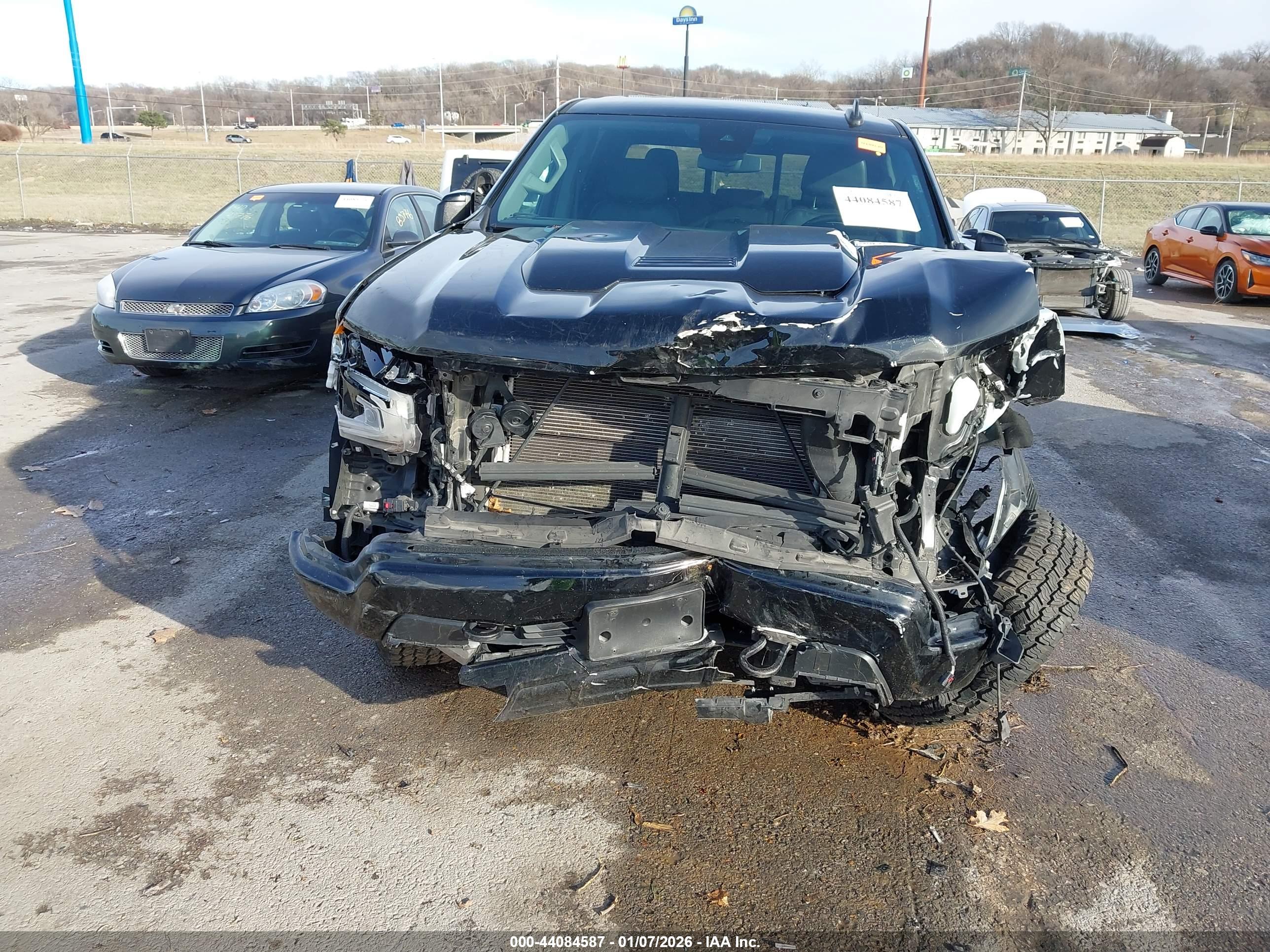 CHEVROLET SILVERADO image 6