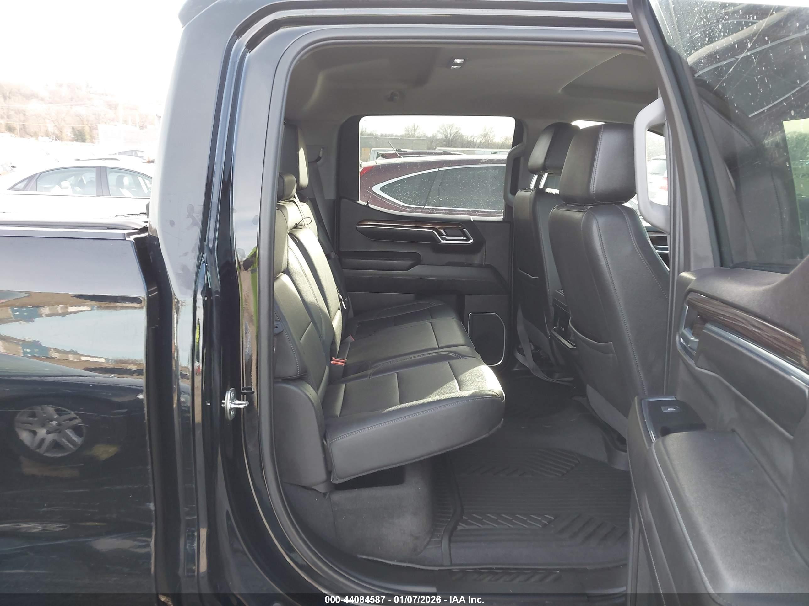CHEVROLET SILVERADO image 8