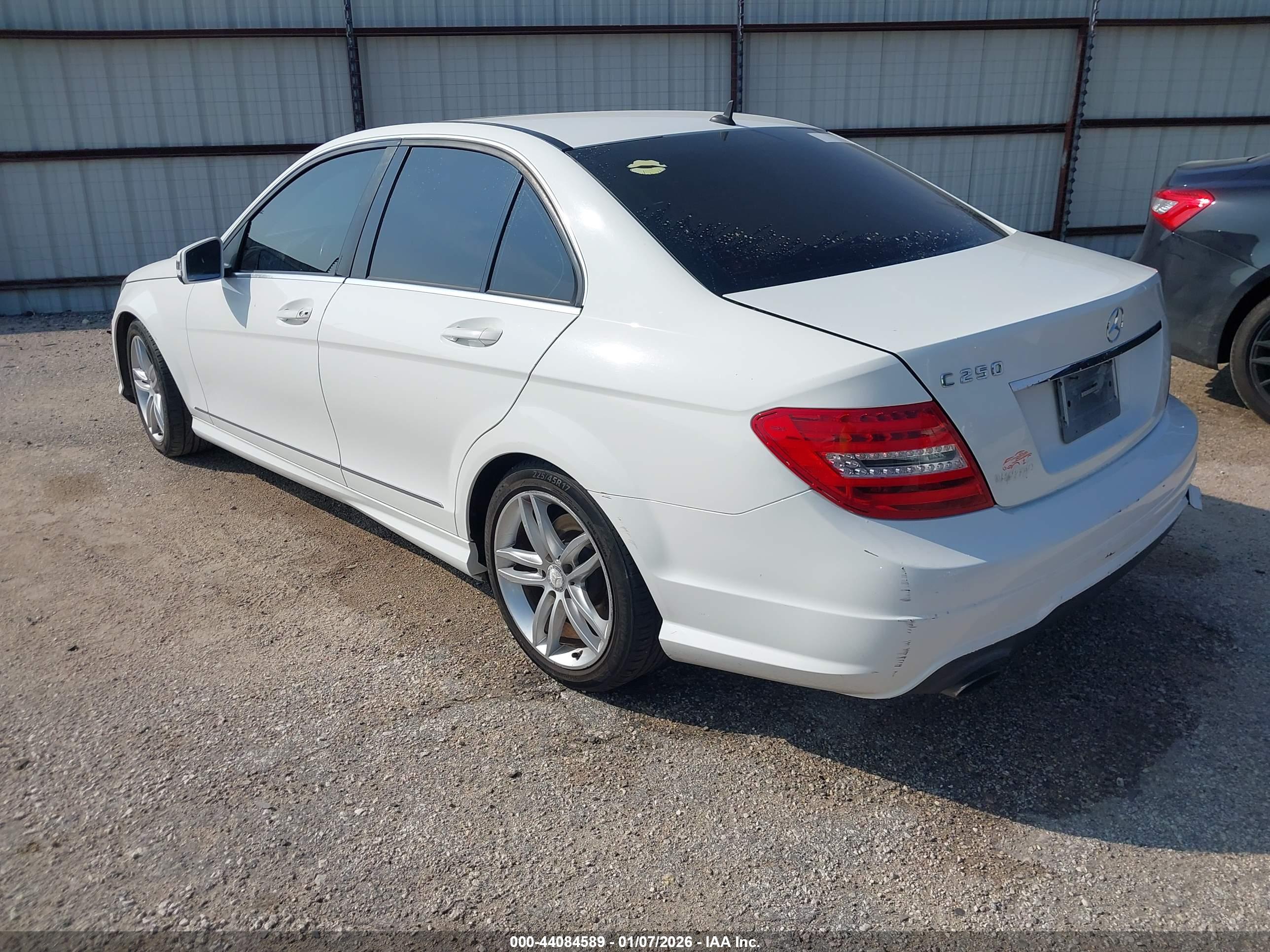 MERCEDES-BENZ C-CLASS image 3