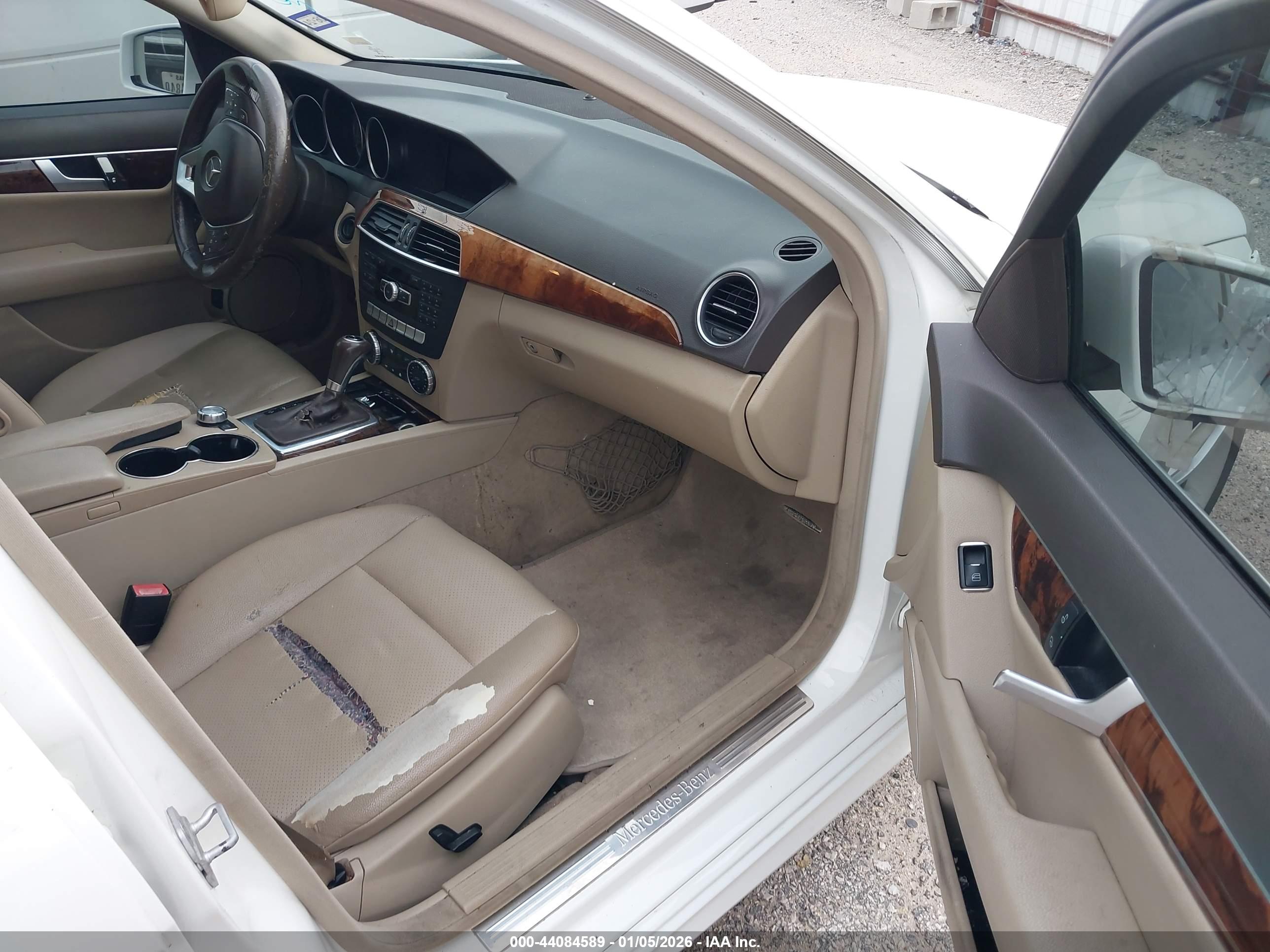 MERCEDES-BENZ C-CLASS image 5