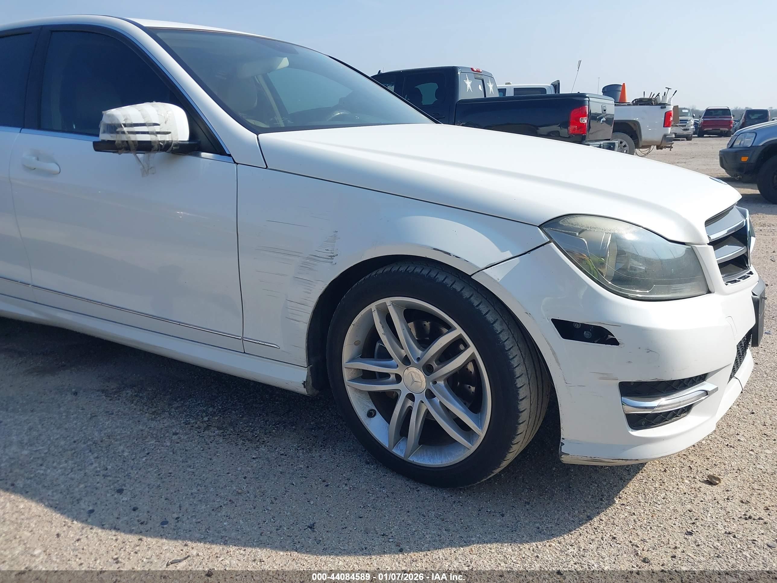 MERCEDES-BENZ C-CLASS image 6