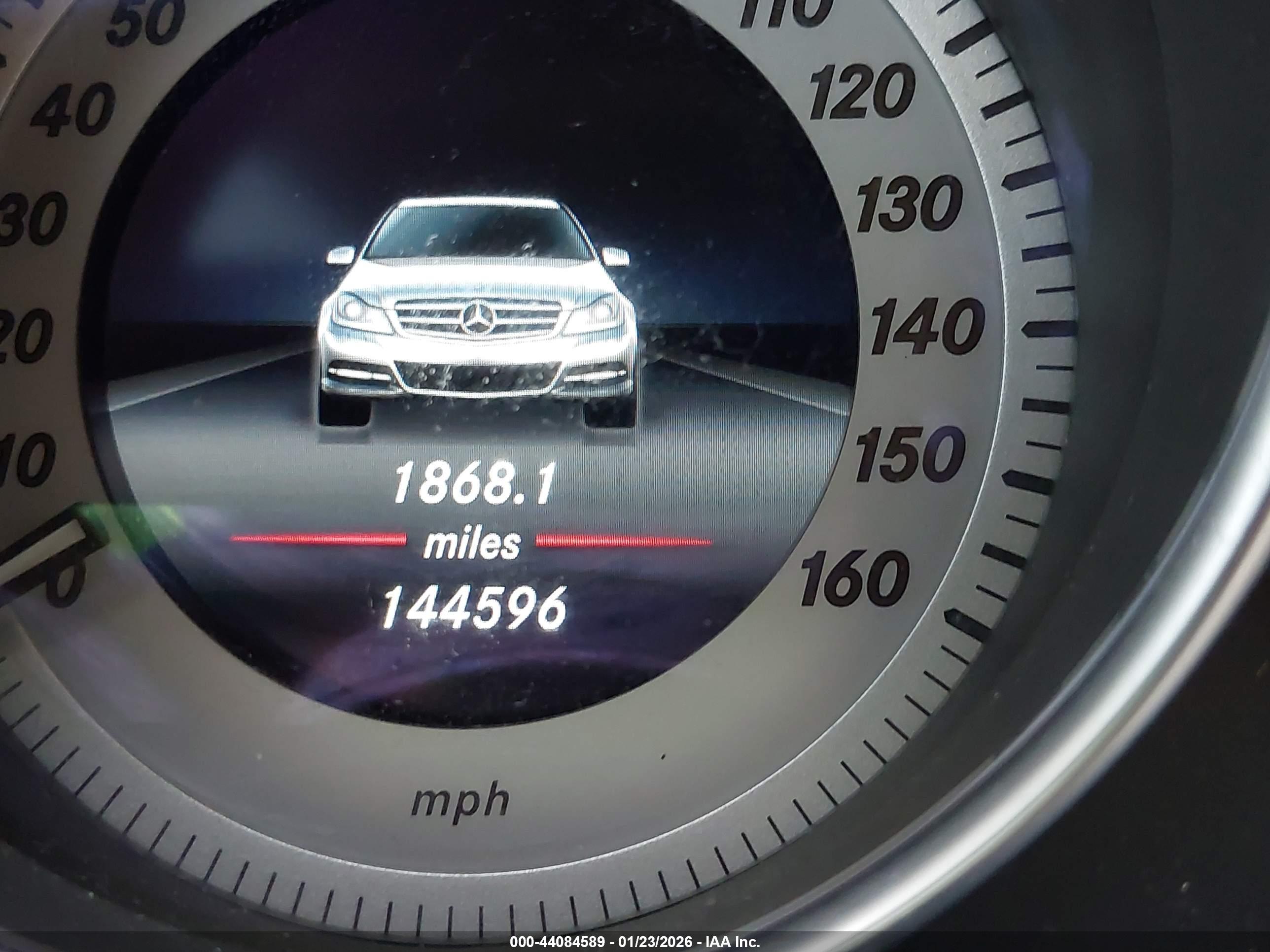 MERCEDES-BENZ C-CLASS image 7
