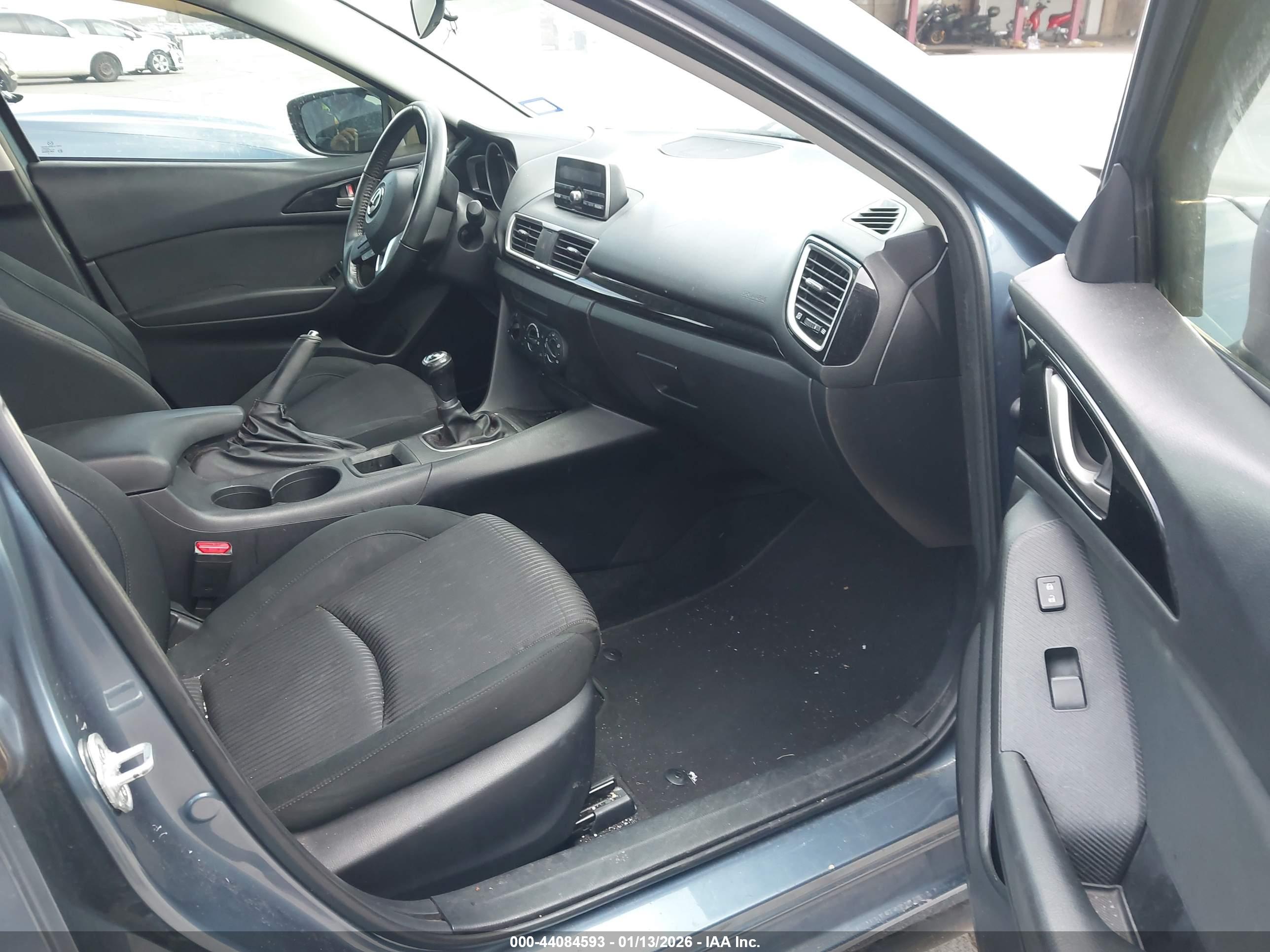 MAZDA MAZDA3 image 5