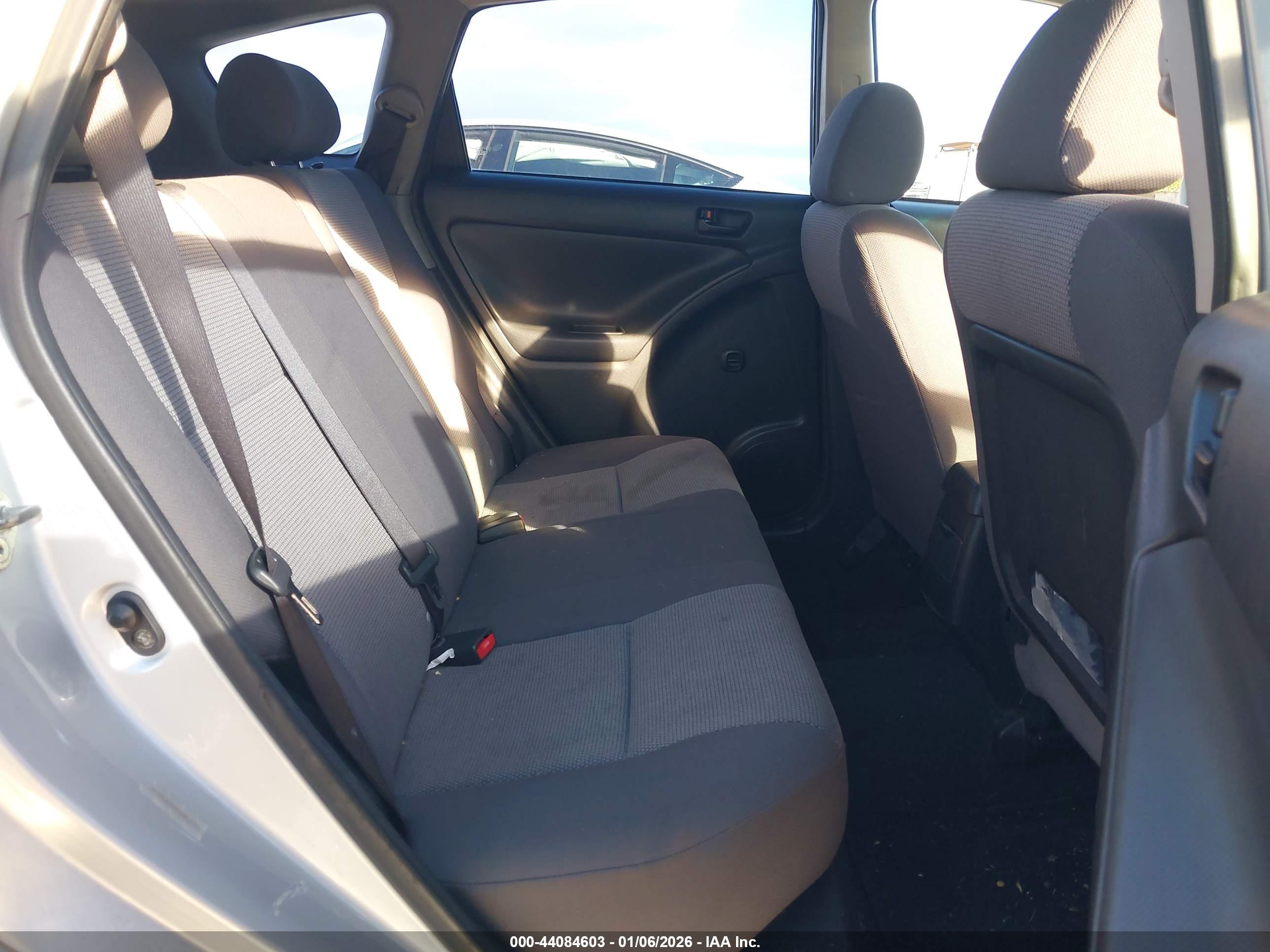 PONTIAC VIBE image 8