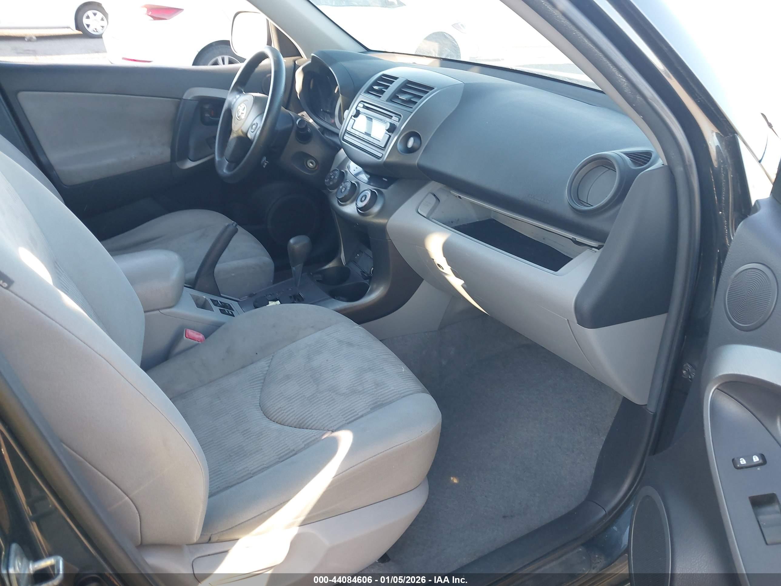 TOYOTA RAV4 image 5