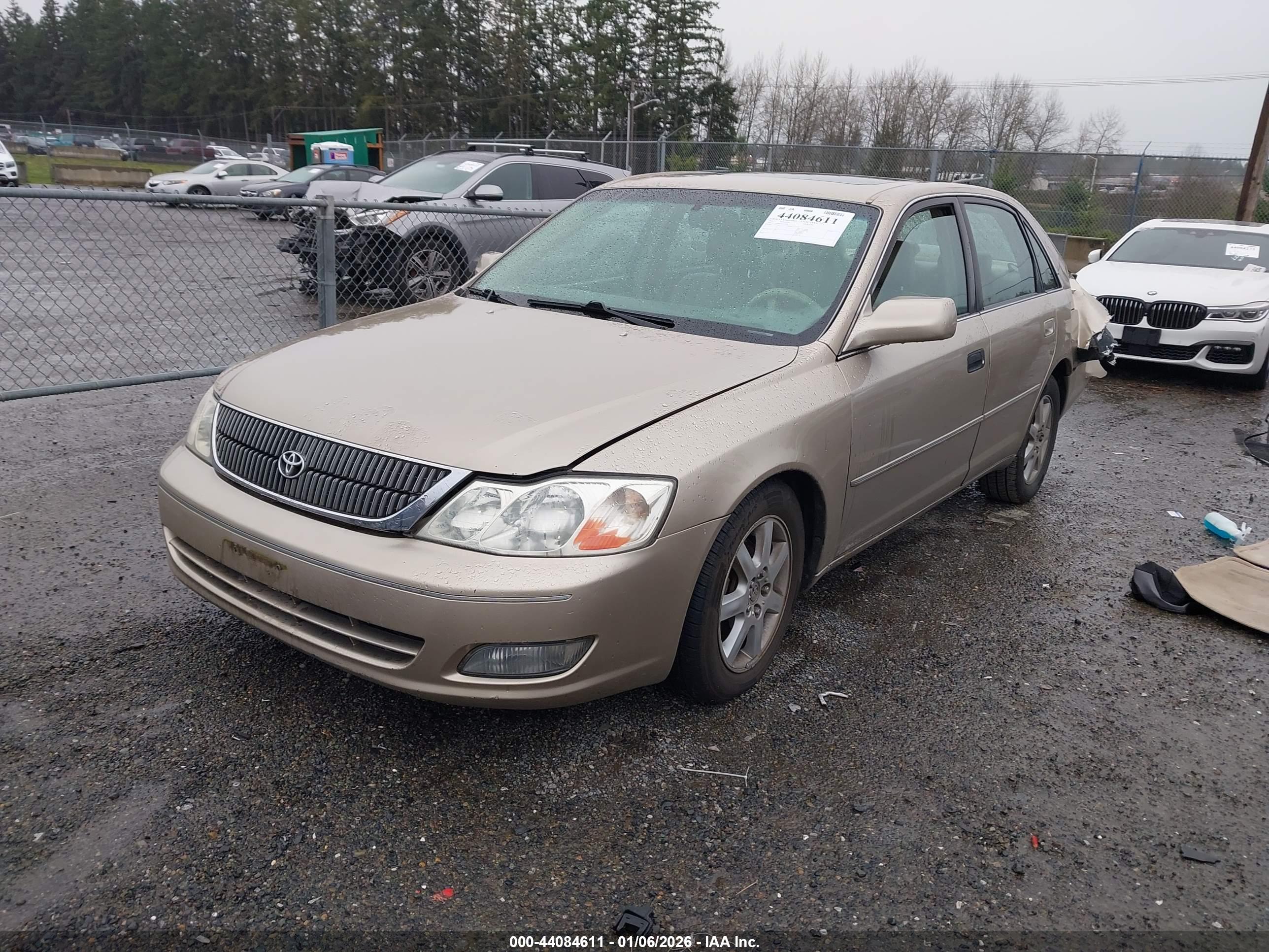 TOYOTA AVALON image 2