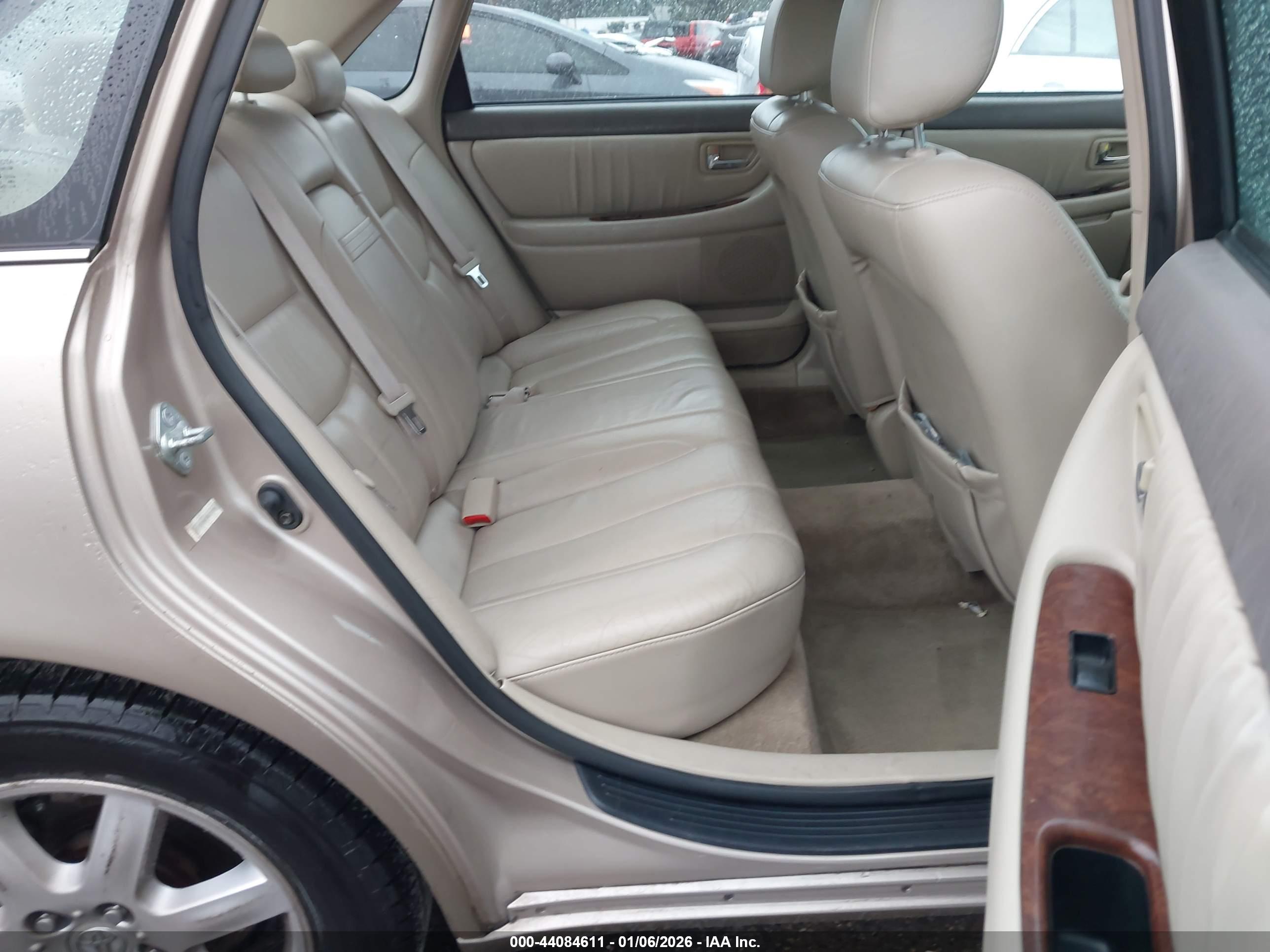TOYOTA AVALON image 8