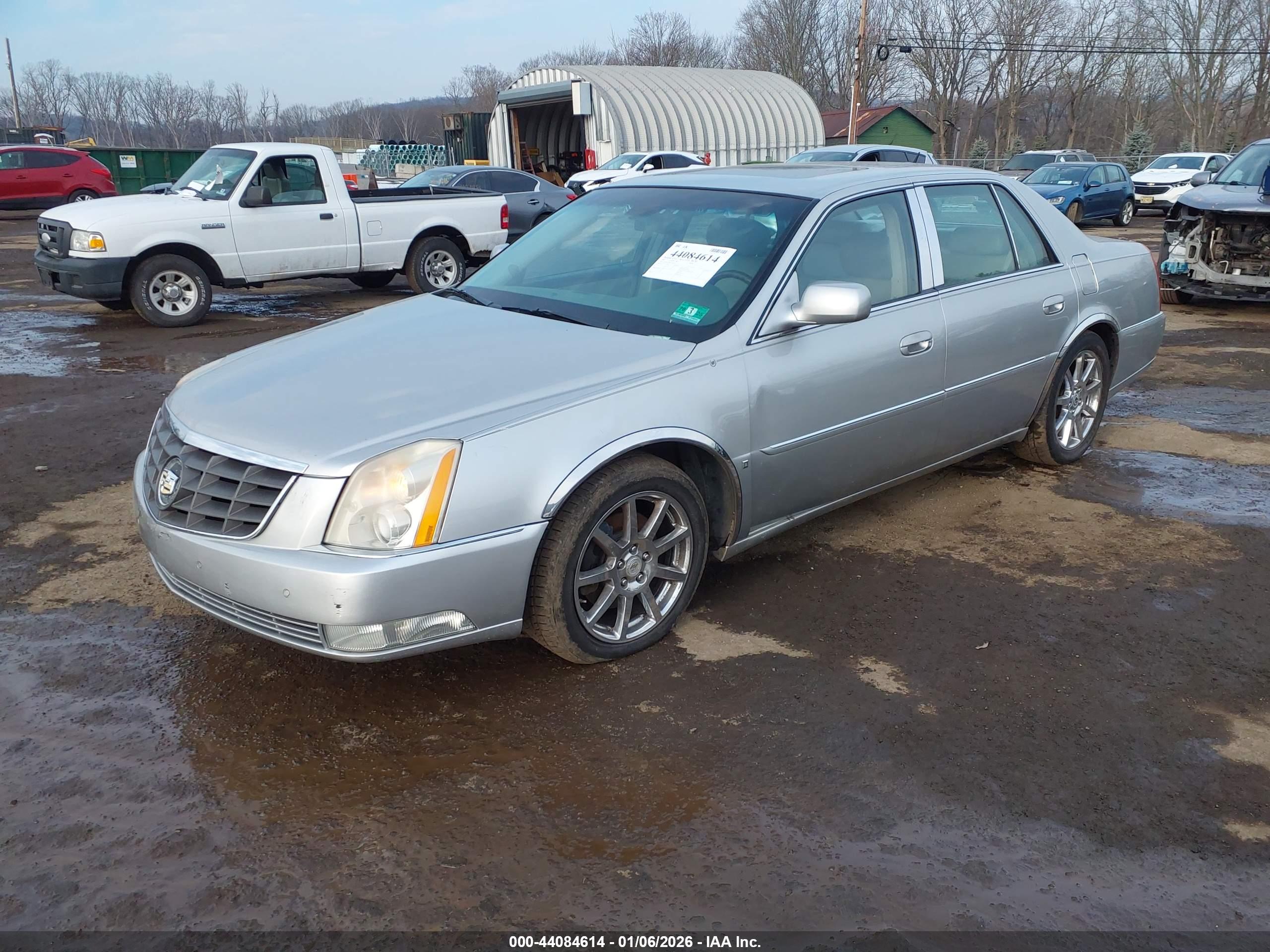 CADILLAC DTS image 2