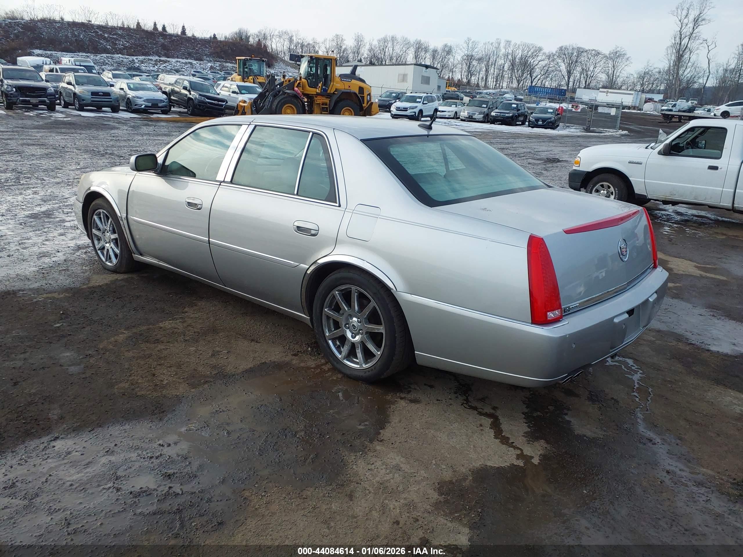 CADILLAC DTS image 3