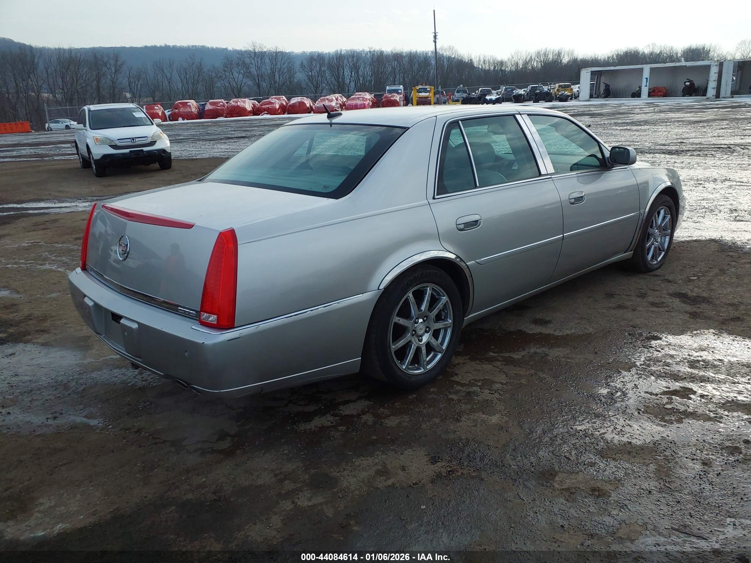 CADILLAC DTS image 4