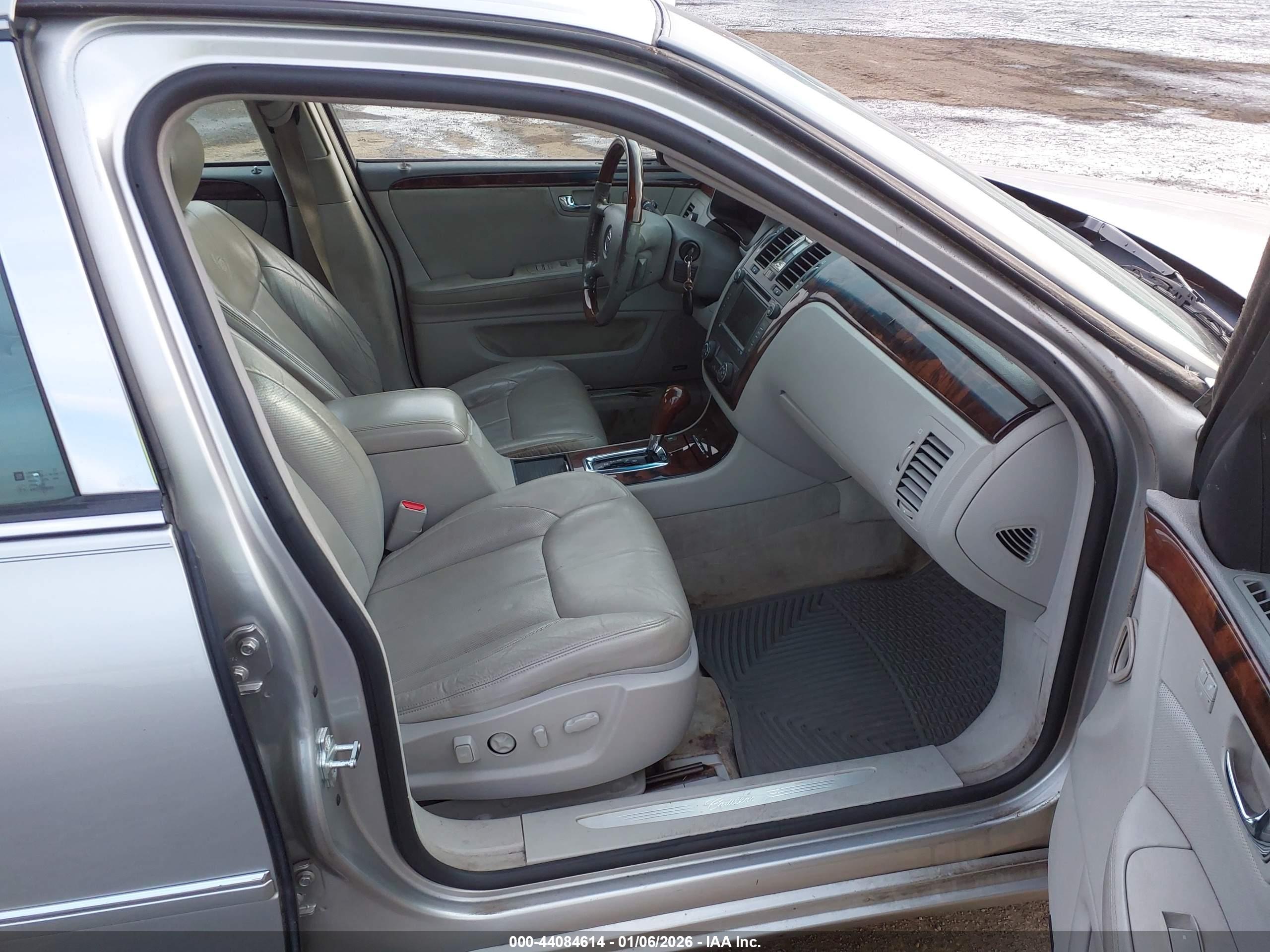 CADILLAC DTS image 5