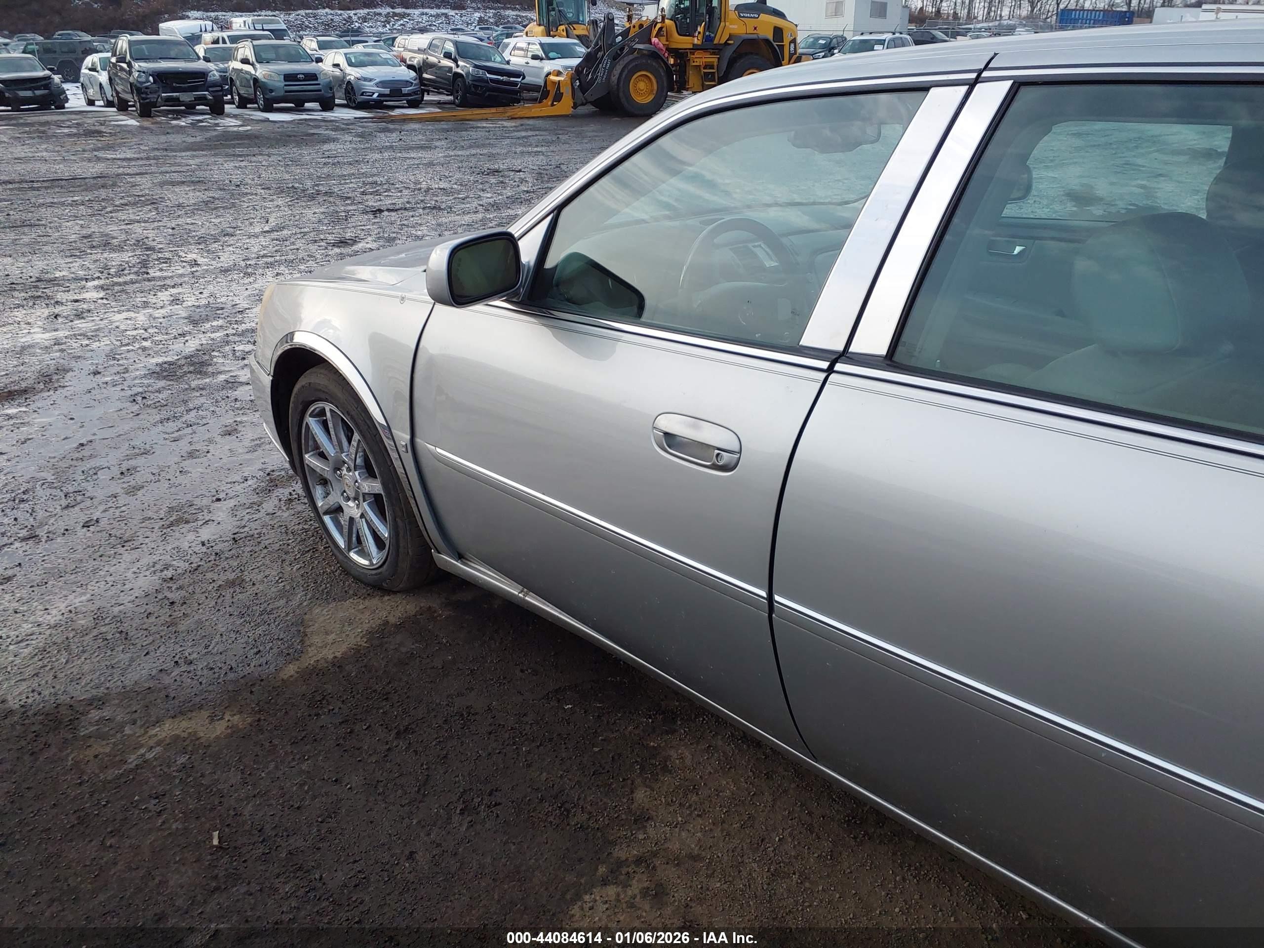 CADILLAC DTS image 6