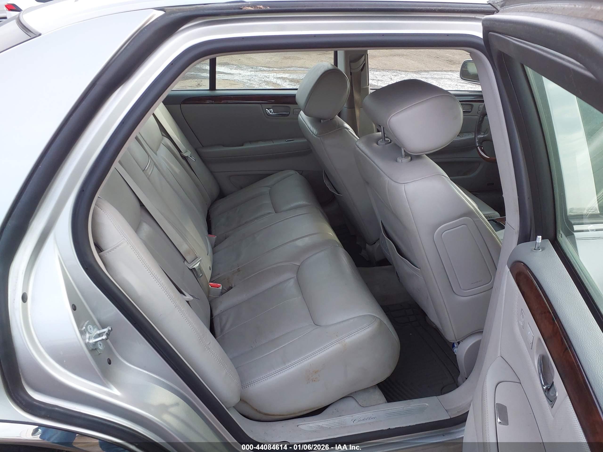 CADILLAC DTS image 8