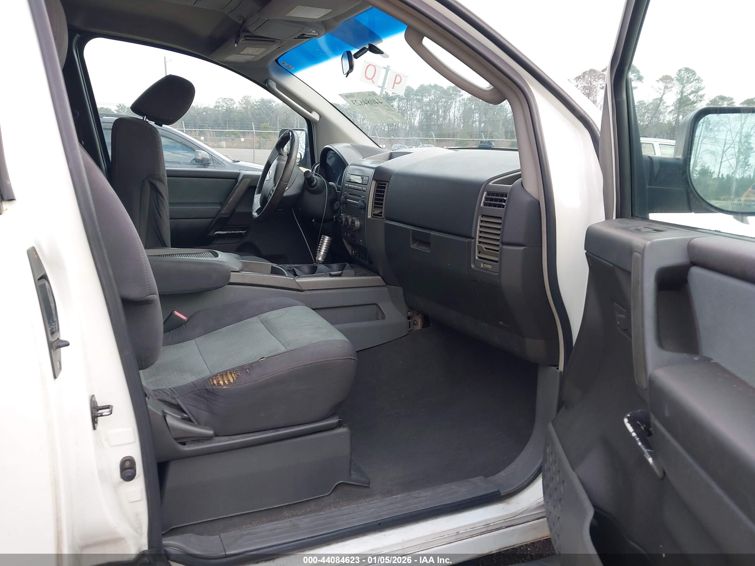 NISSAN TITAN image 5