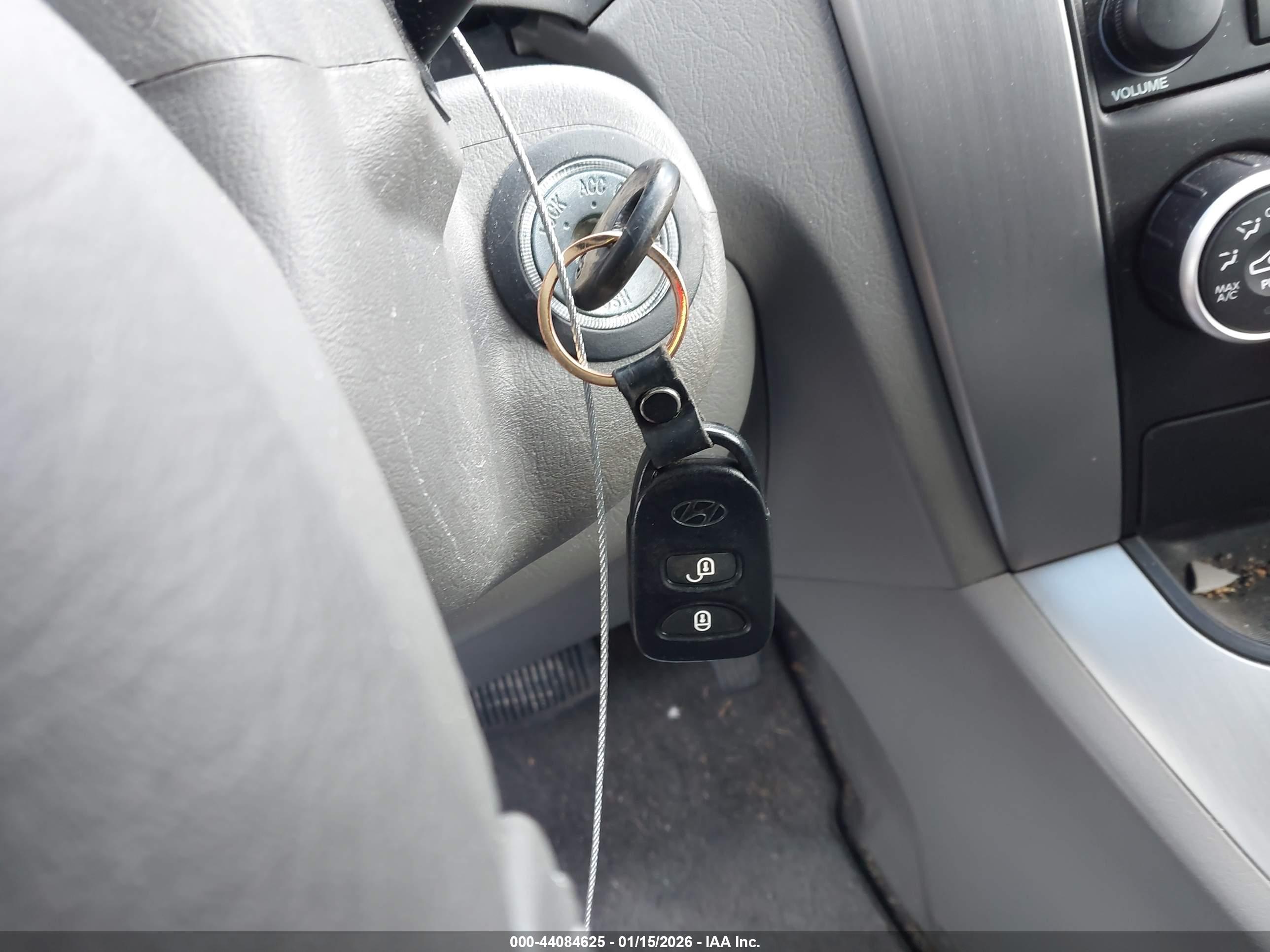 HYUNDAI TUCSON image 11