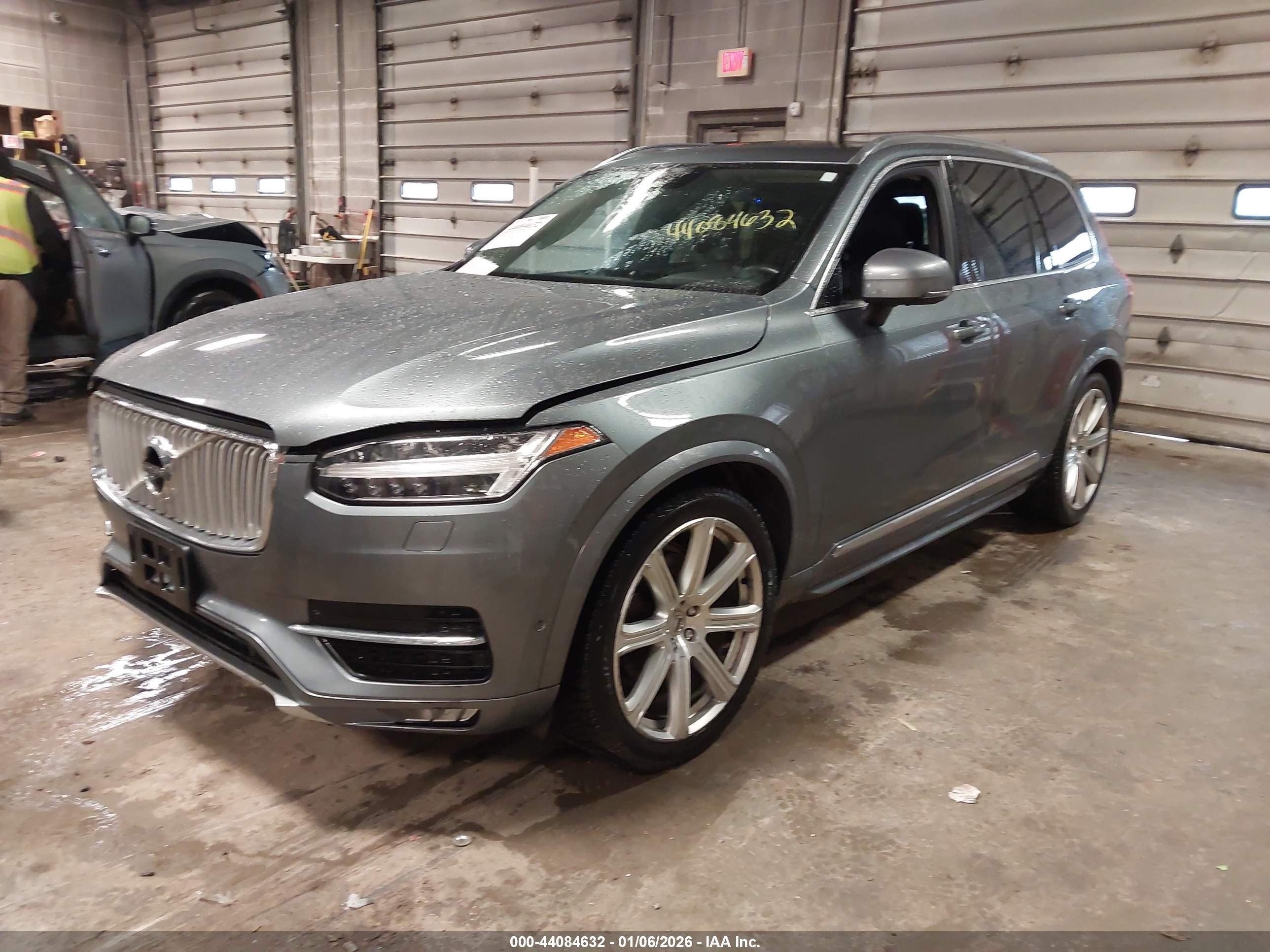 VOLVO XC90 image 2