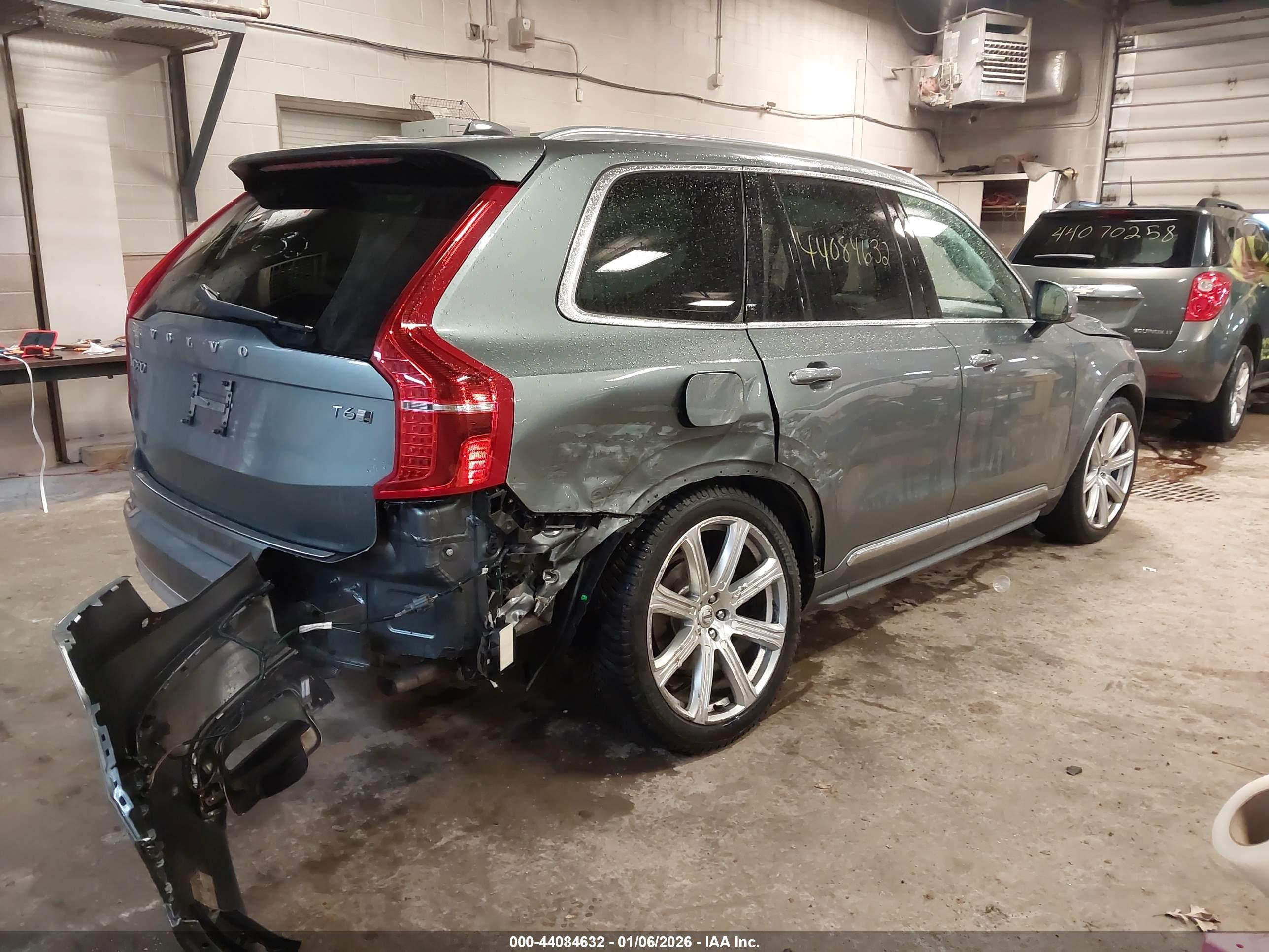 VOLVO XC90 image 4