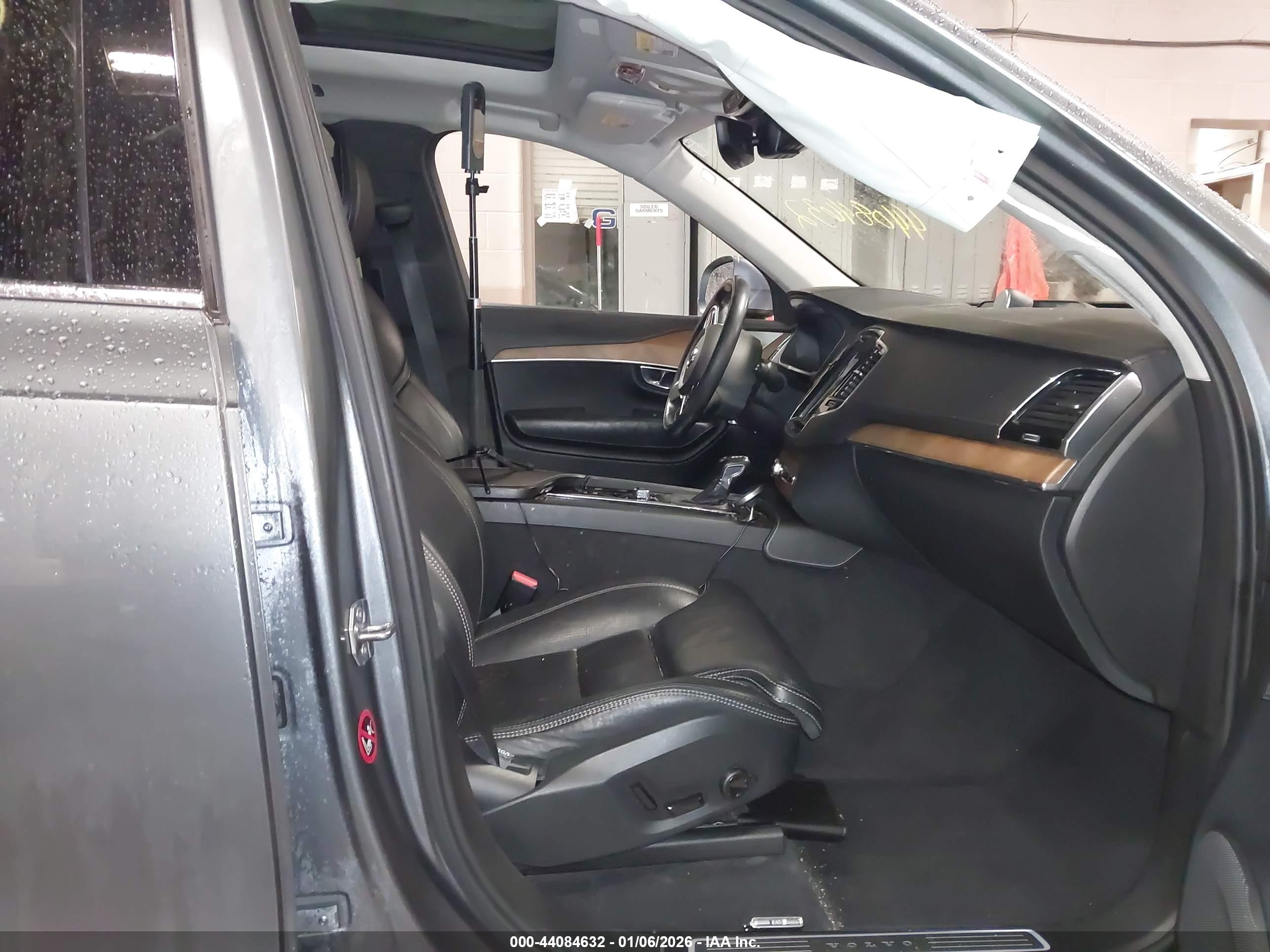 VOLVO XC90 image 5