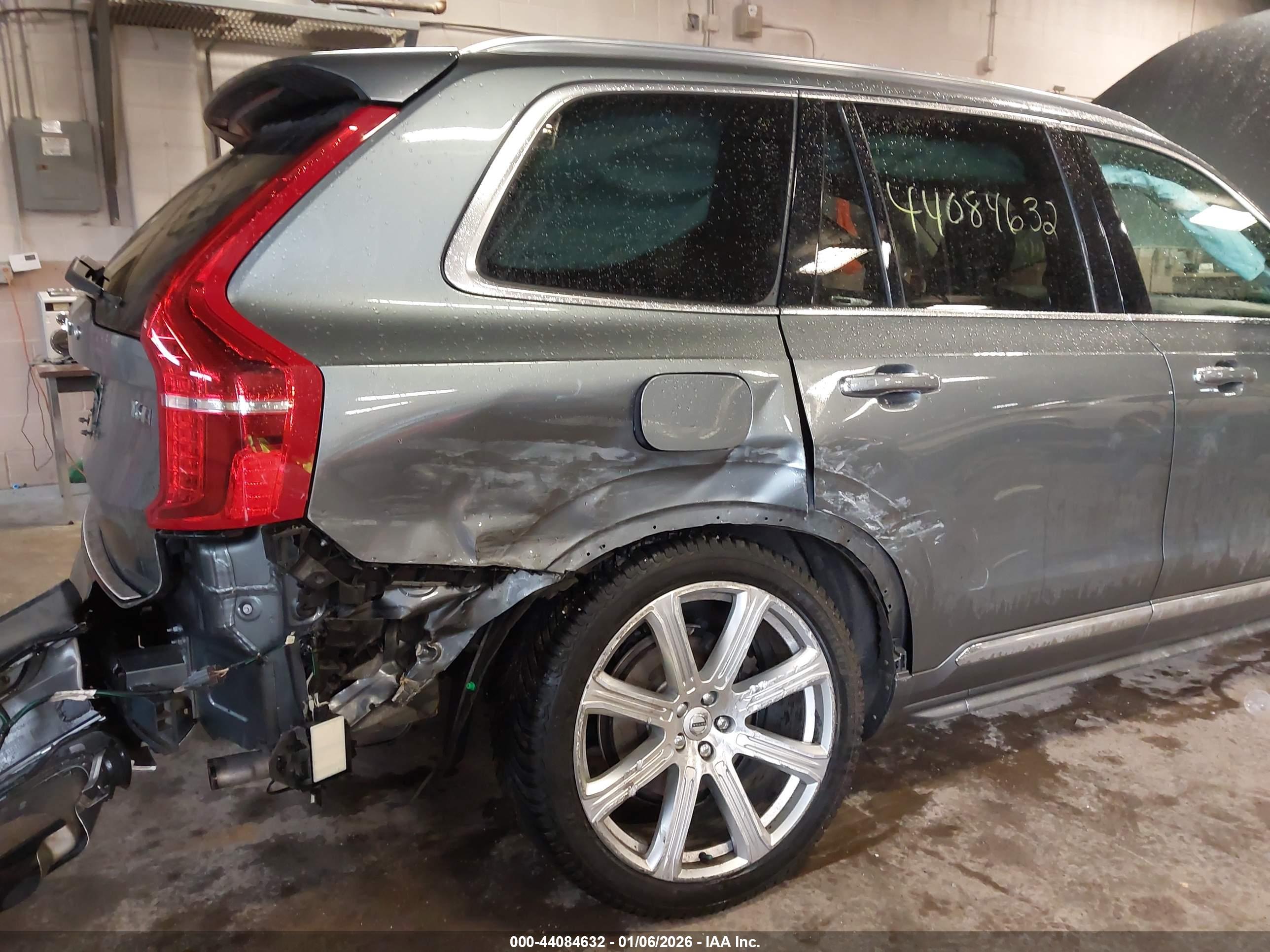 VOLVO XC90 image 6