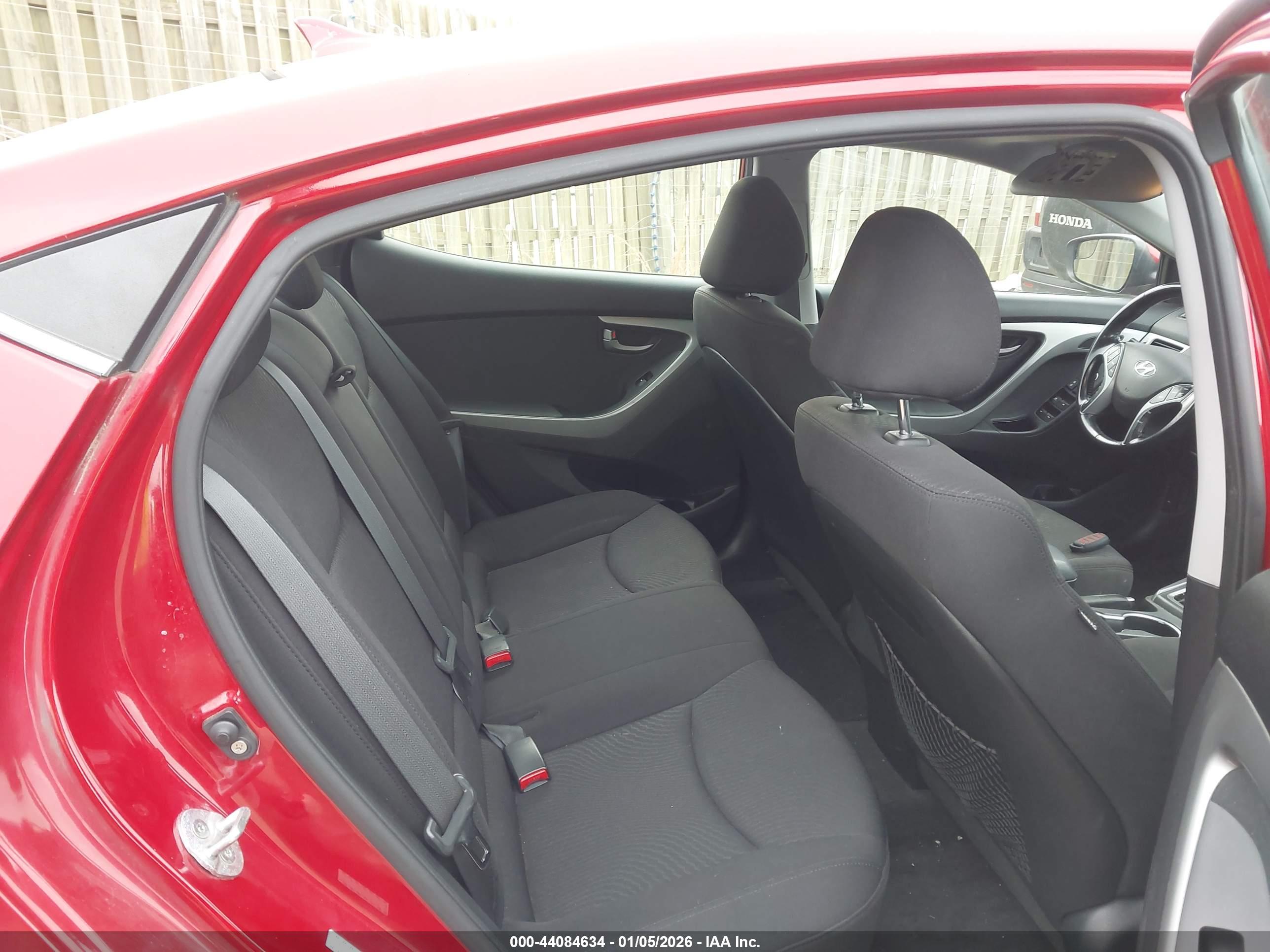 HYUNDAI ELANTRA image 8