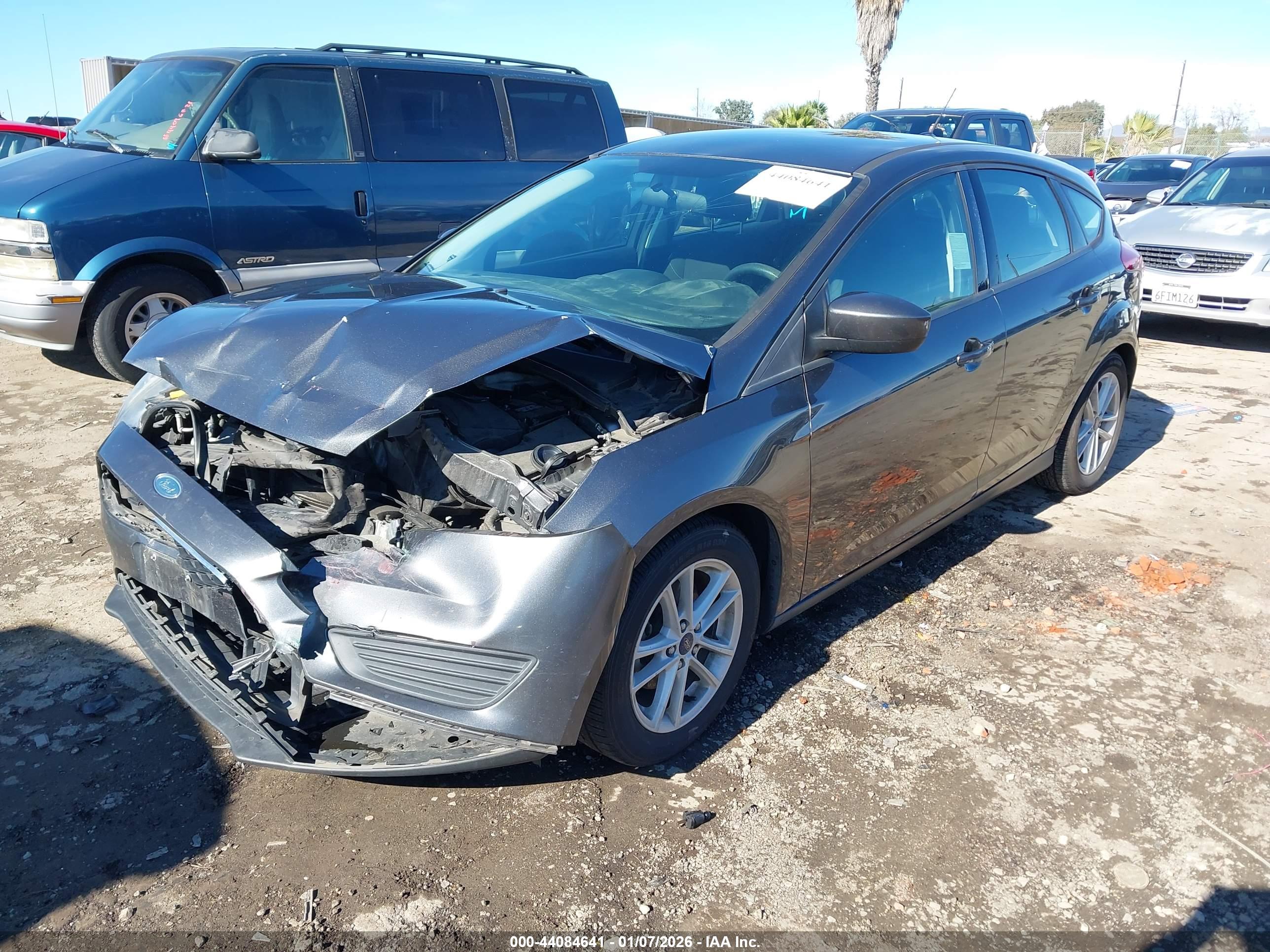 FORD FOCUS image 2