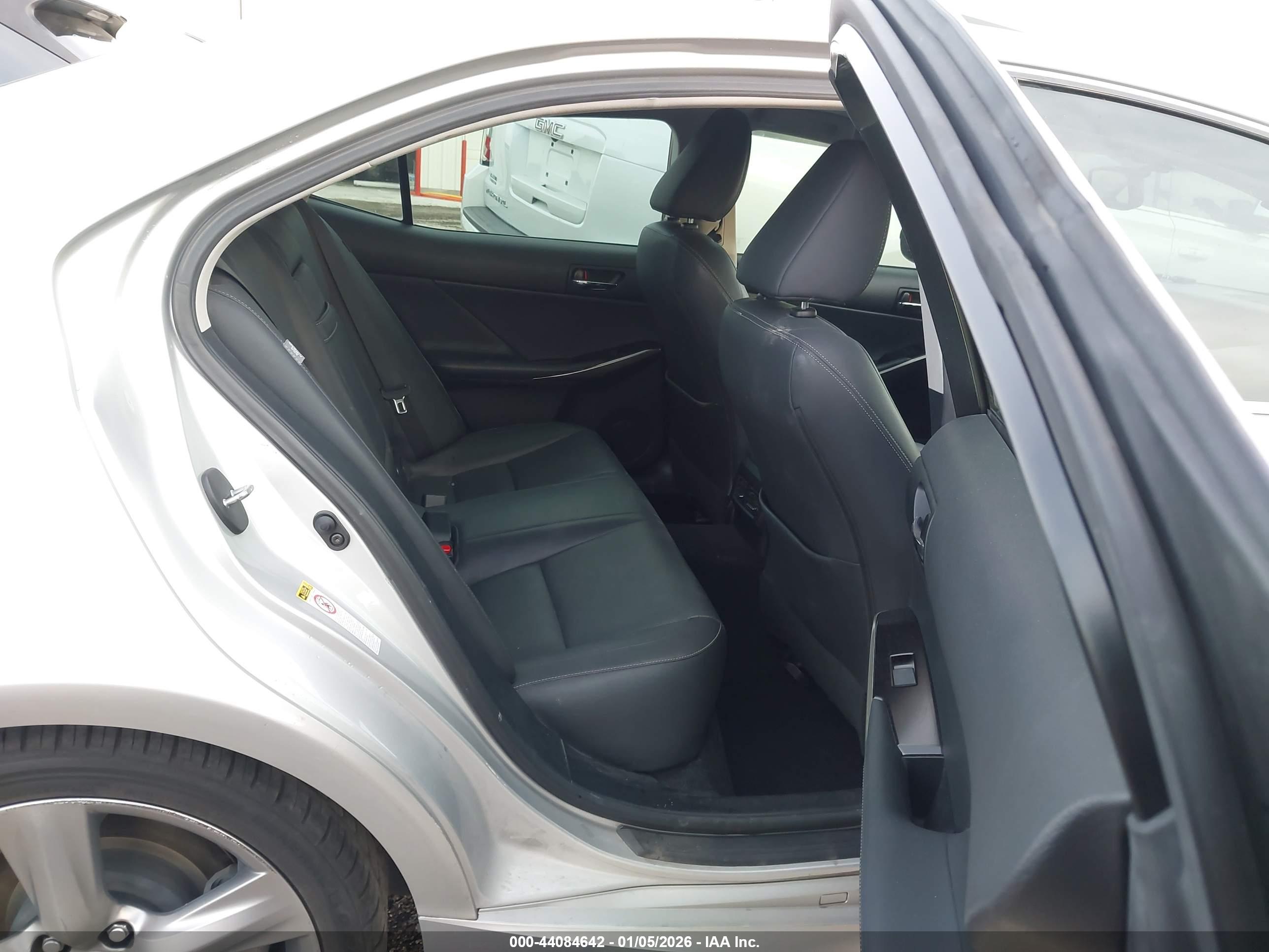 LEXUS IS image 8