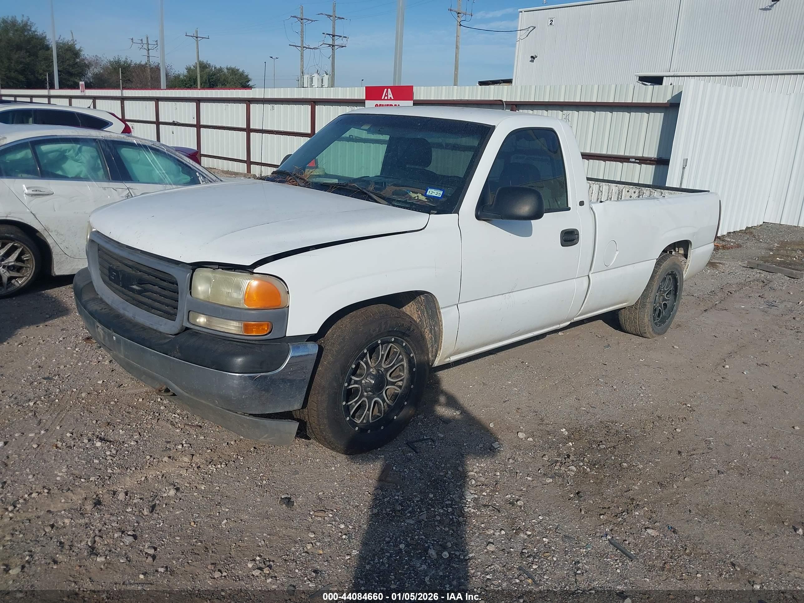 GMC SIERRA image 2