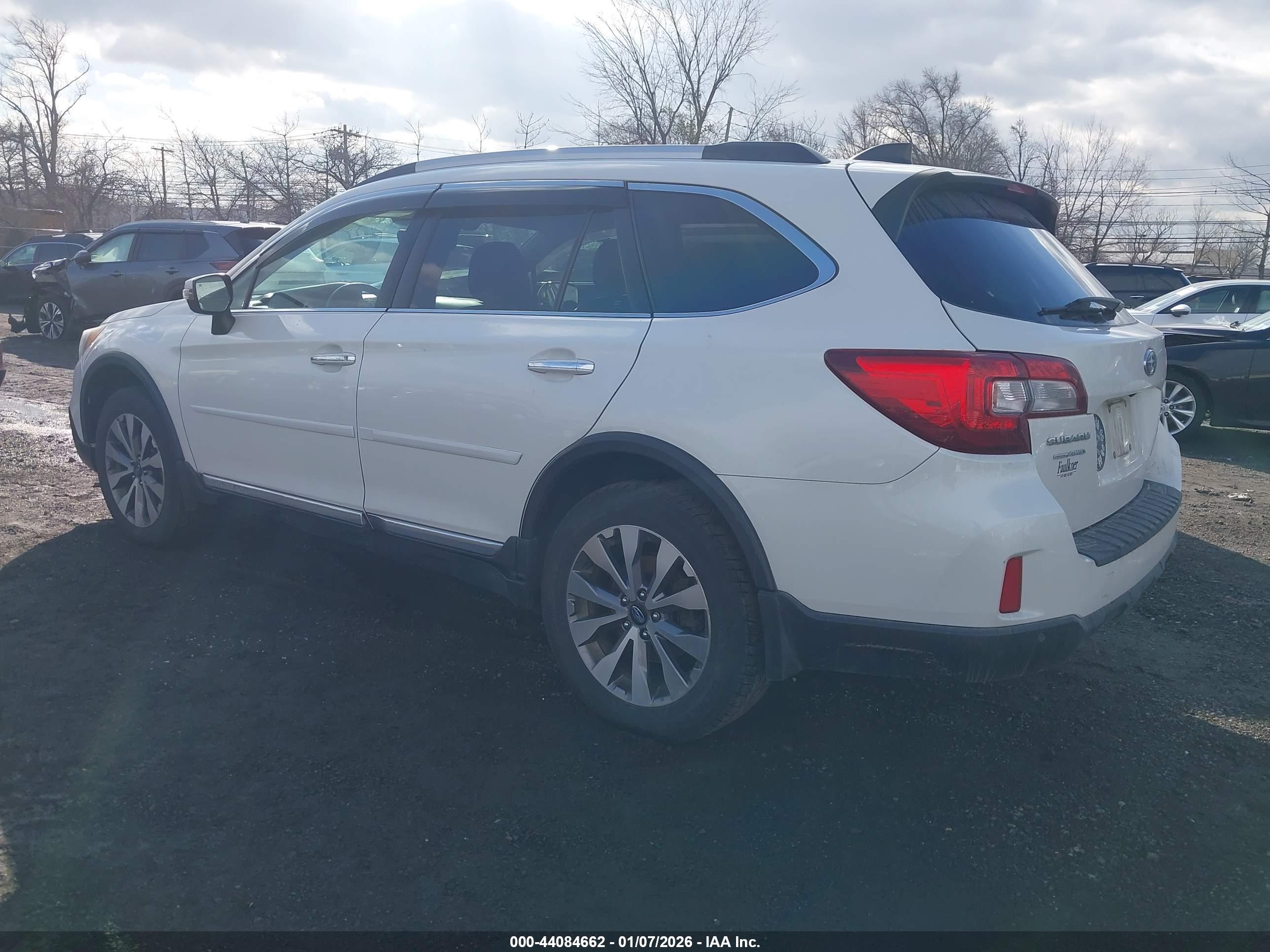 SUBARU OUTBACK image 3