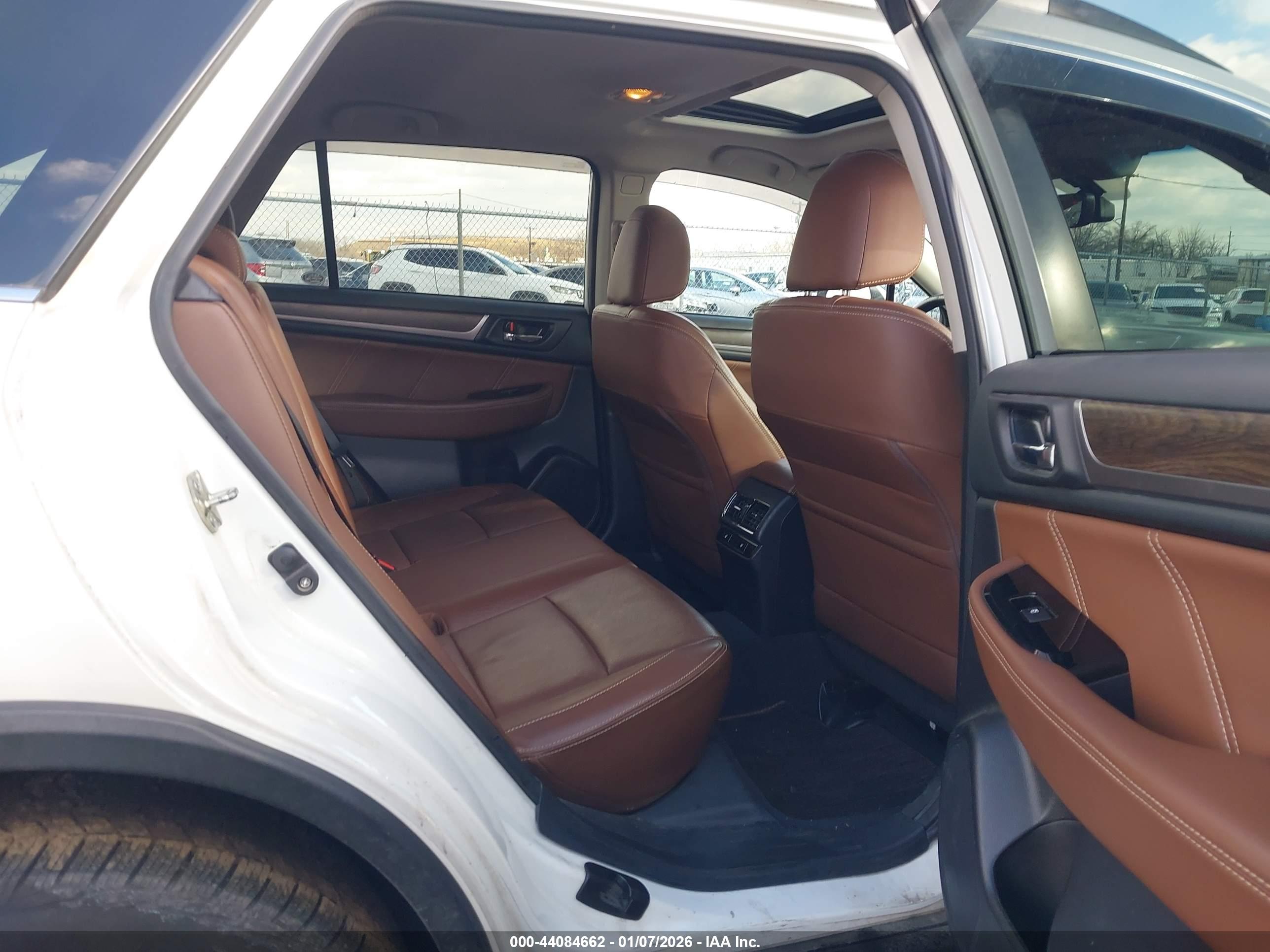 SUBARU OUTBACK image 8